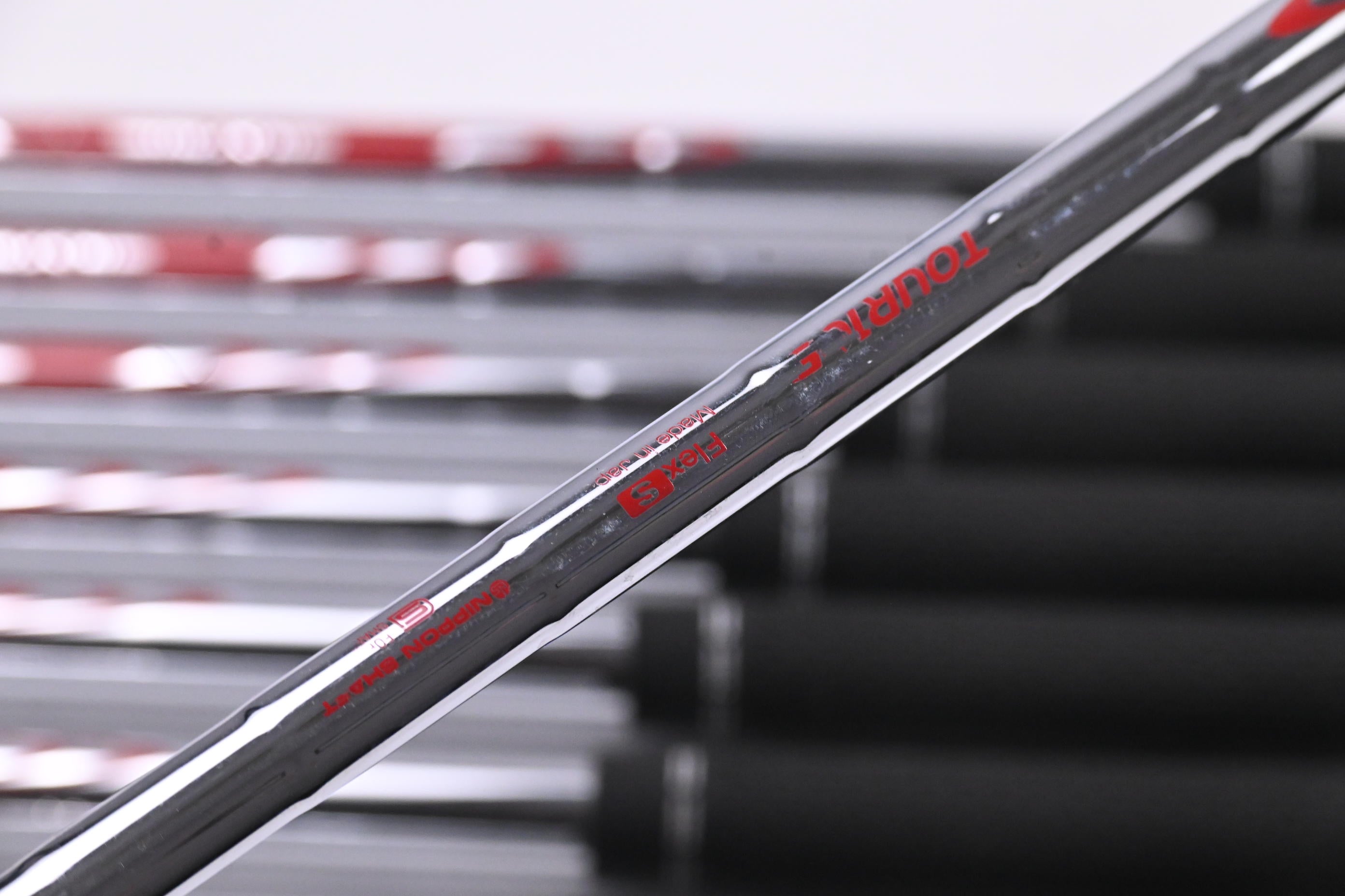 Left Hand Ping G440 Irons / 5-PW+GW+52° / Black Dot / Stiff Flex NS Pro Modus 3