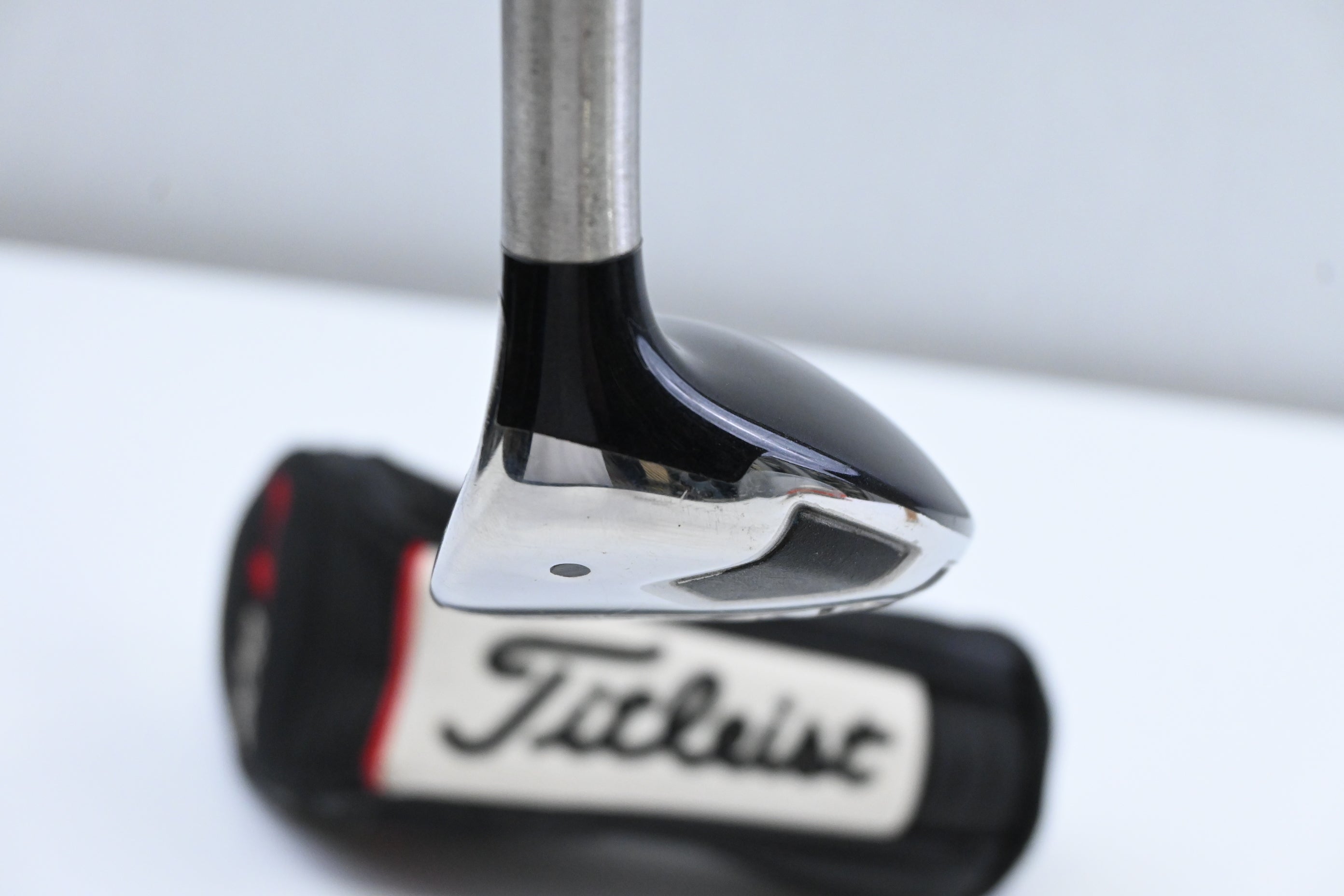 Titleist 909H #4 Hybrid / 24 Degree / Stiff Flex Aldila Voodoo Shaft