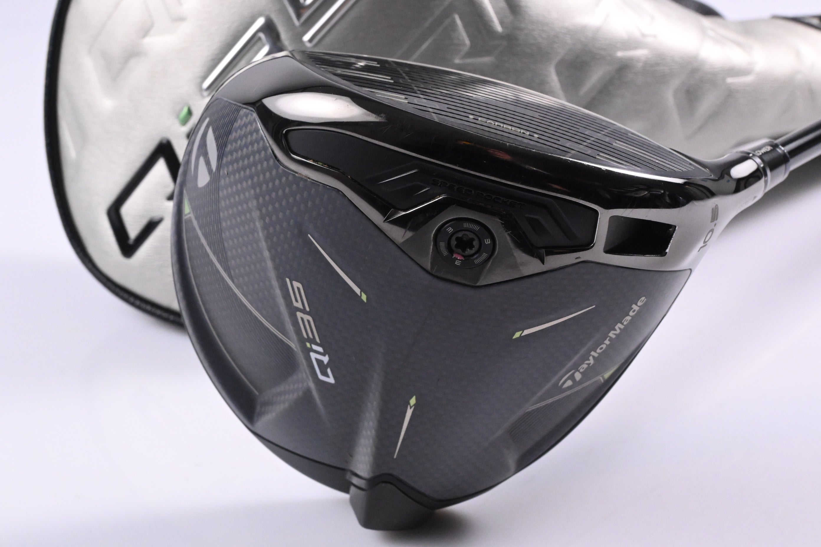 Taylormade Qi35 Driver / 10.5 Degree / Regular Flex Kai'li Red 60 Shaft
