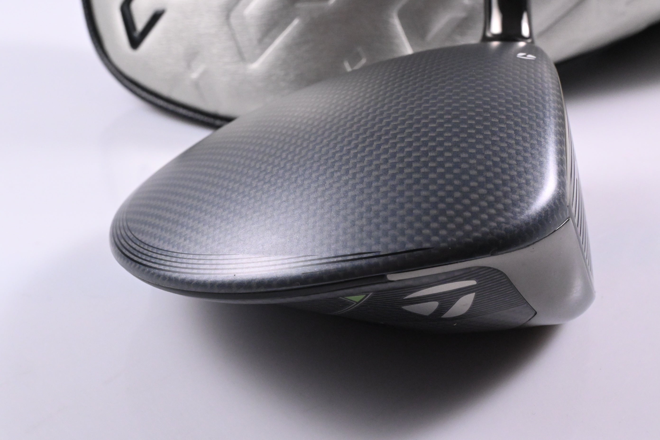 Taylormade Qi35 Driver / 10.5 Degree / Regular Flex Kai'li Red 60 Shaft