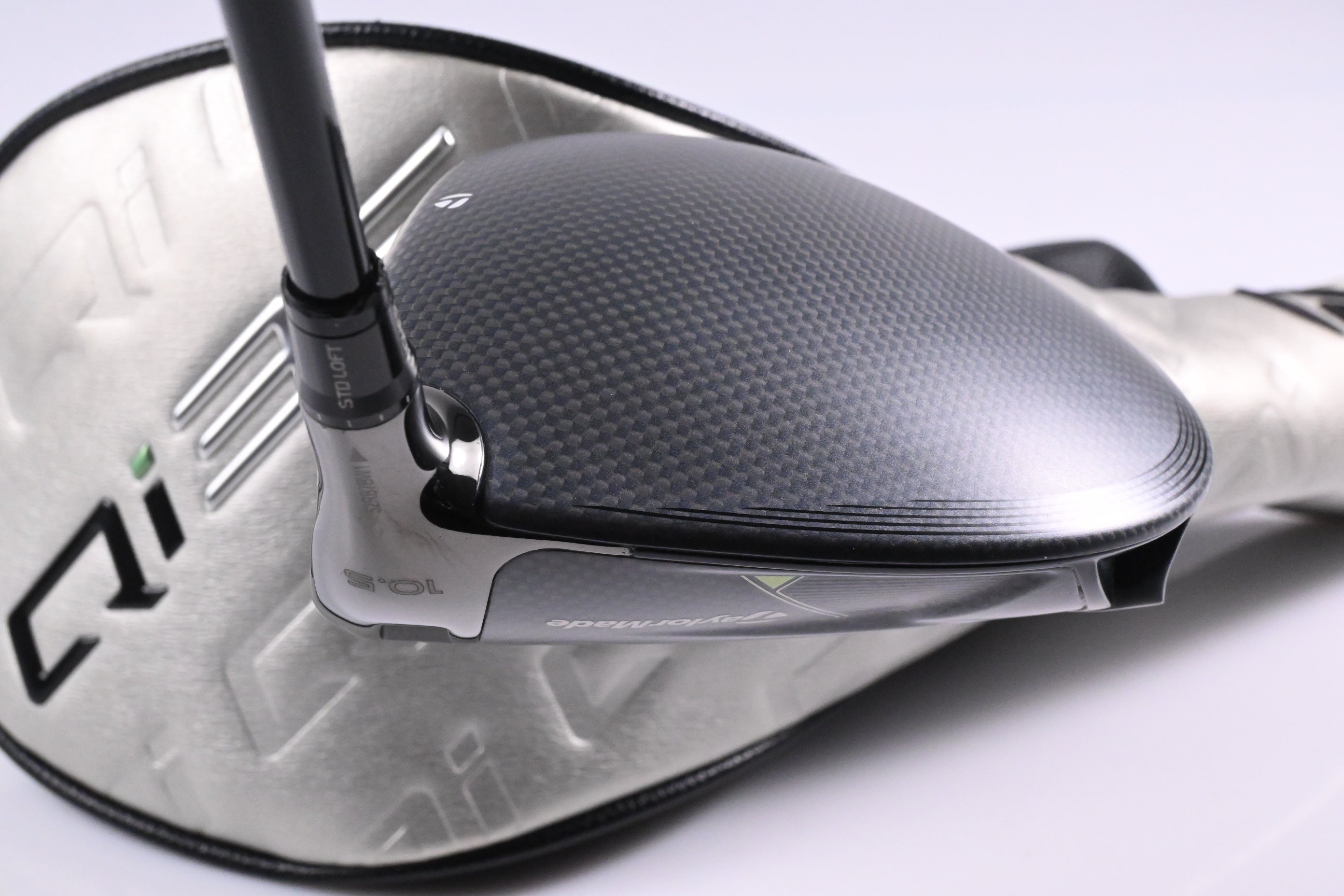 Taylormade Qi35 Driver / 10.5 Degree / Regular Flex Kai'li Red 60 Shaft