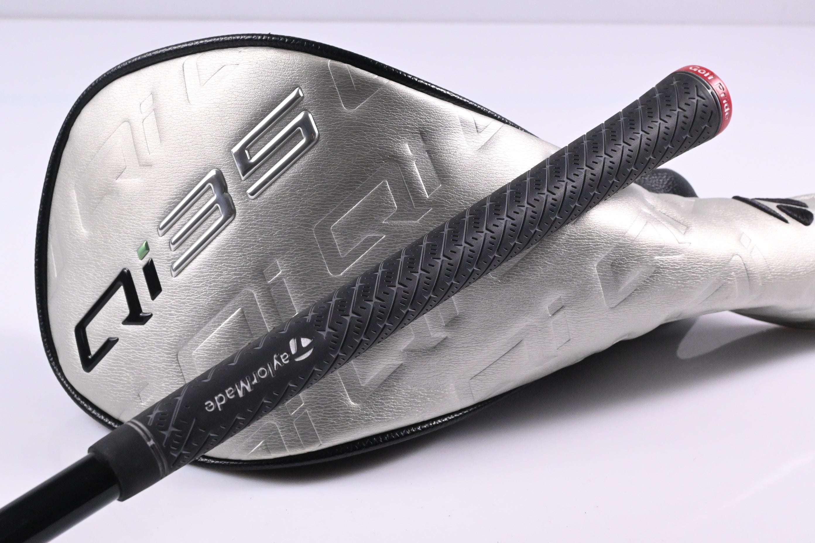 Taylormade Qi35 Driver / 10.5 Degree / Regular Flex Kai'li Red 60 Shaft