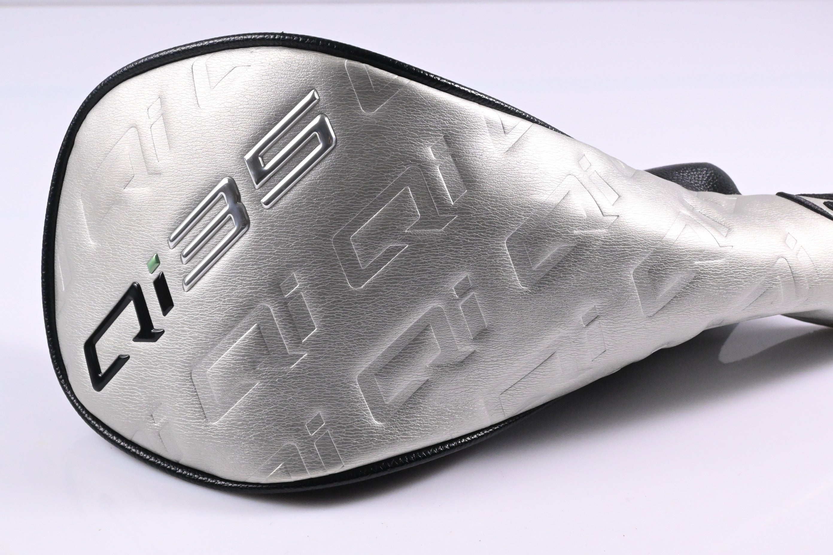 Taylormade Qi35 Driver / 10.5 Degree / Regular Flex Kai'li Red 60 Shaft