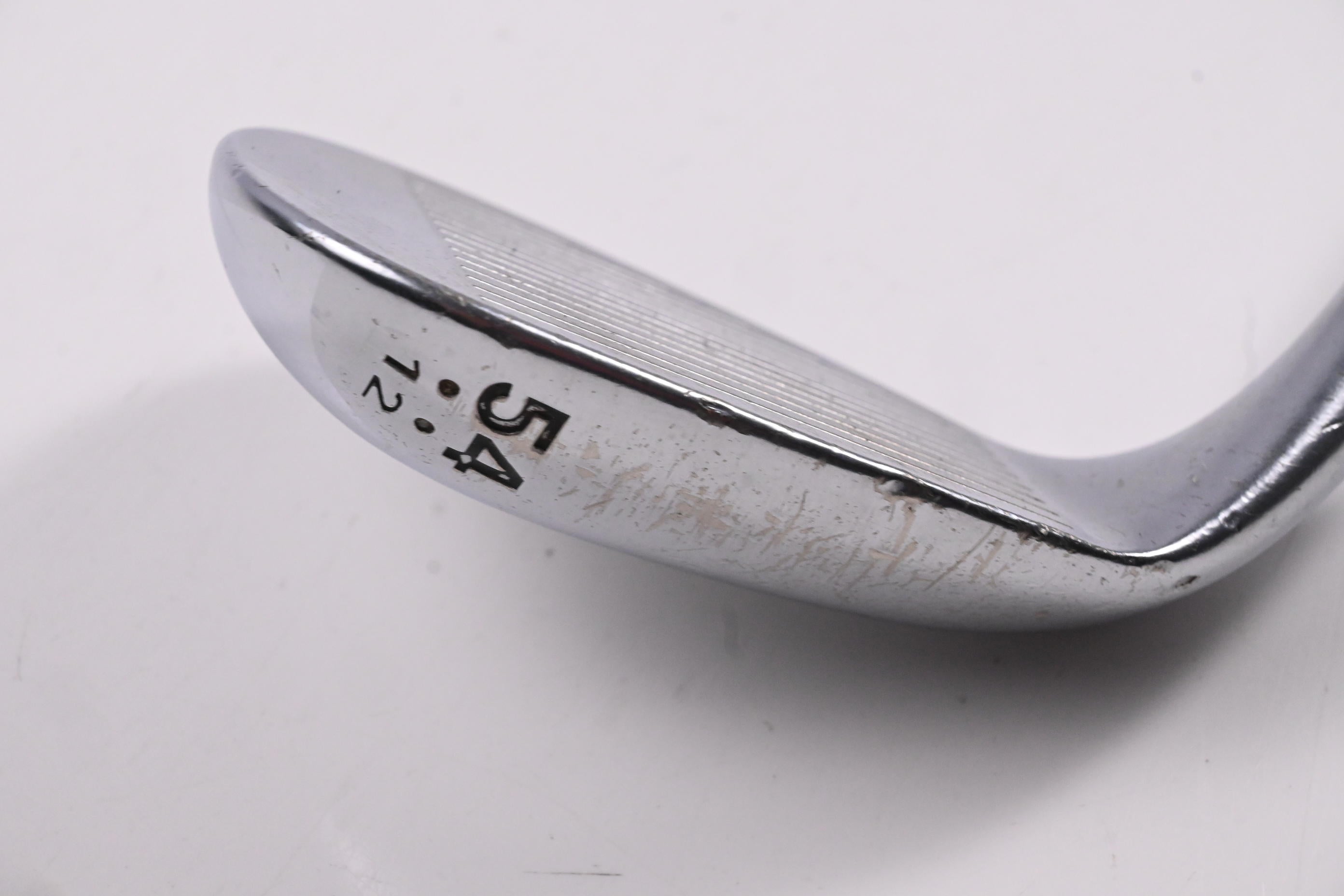 Cleveland 588 RTX Sand Wedge / 54 Degree / Wedge Flex Dynamic Gold Shaft