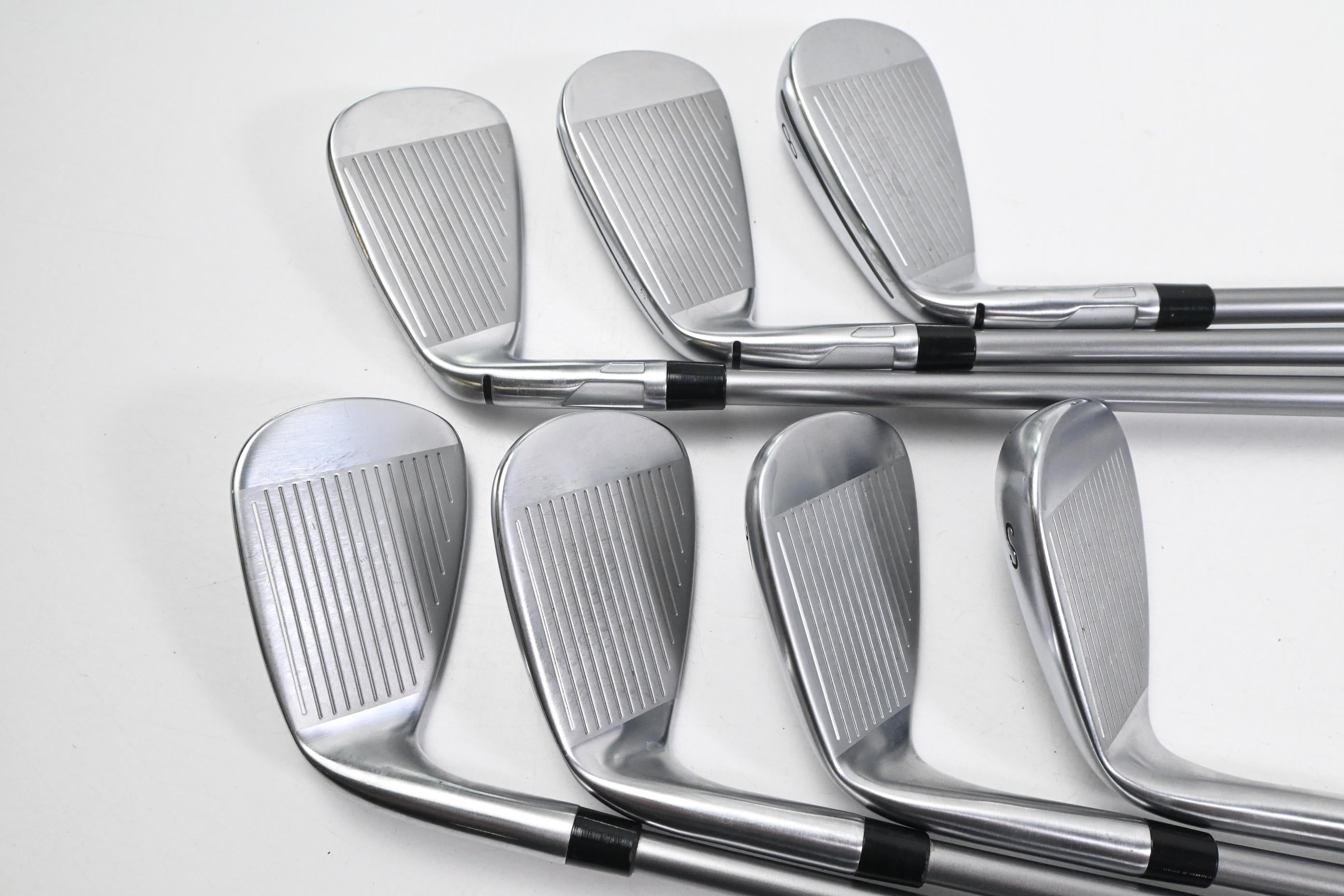 Taylormade Qi Irons / 6-PW+GW+SW / Regular Flex Speeder NX 50 Shafts