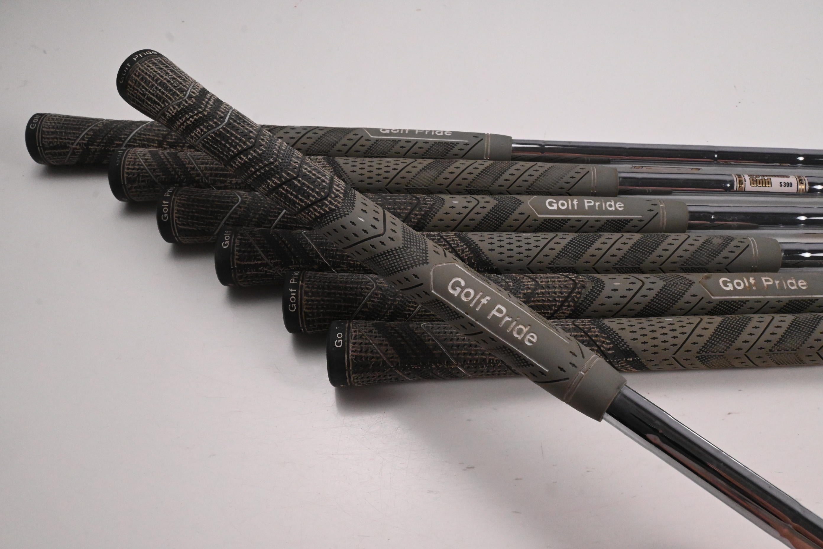 Dynamic Gold AMT S300 Shafts / Stiff Flex / Set of 7 / .355" Tip