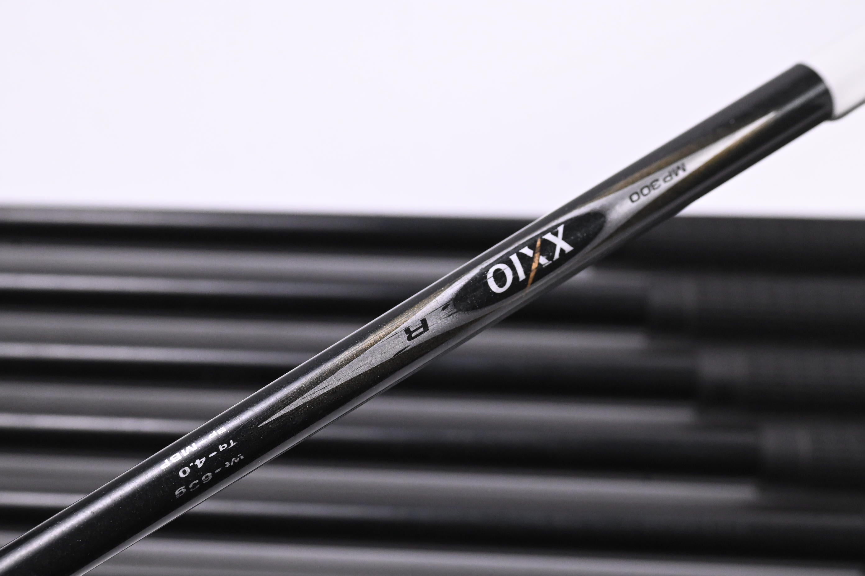XXIO Dunlop 2004 Irons / 3-PW / Regular Flex XXIO MP300 Shafts