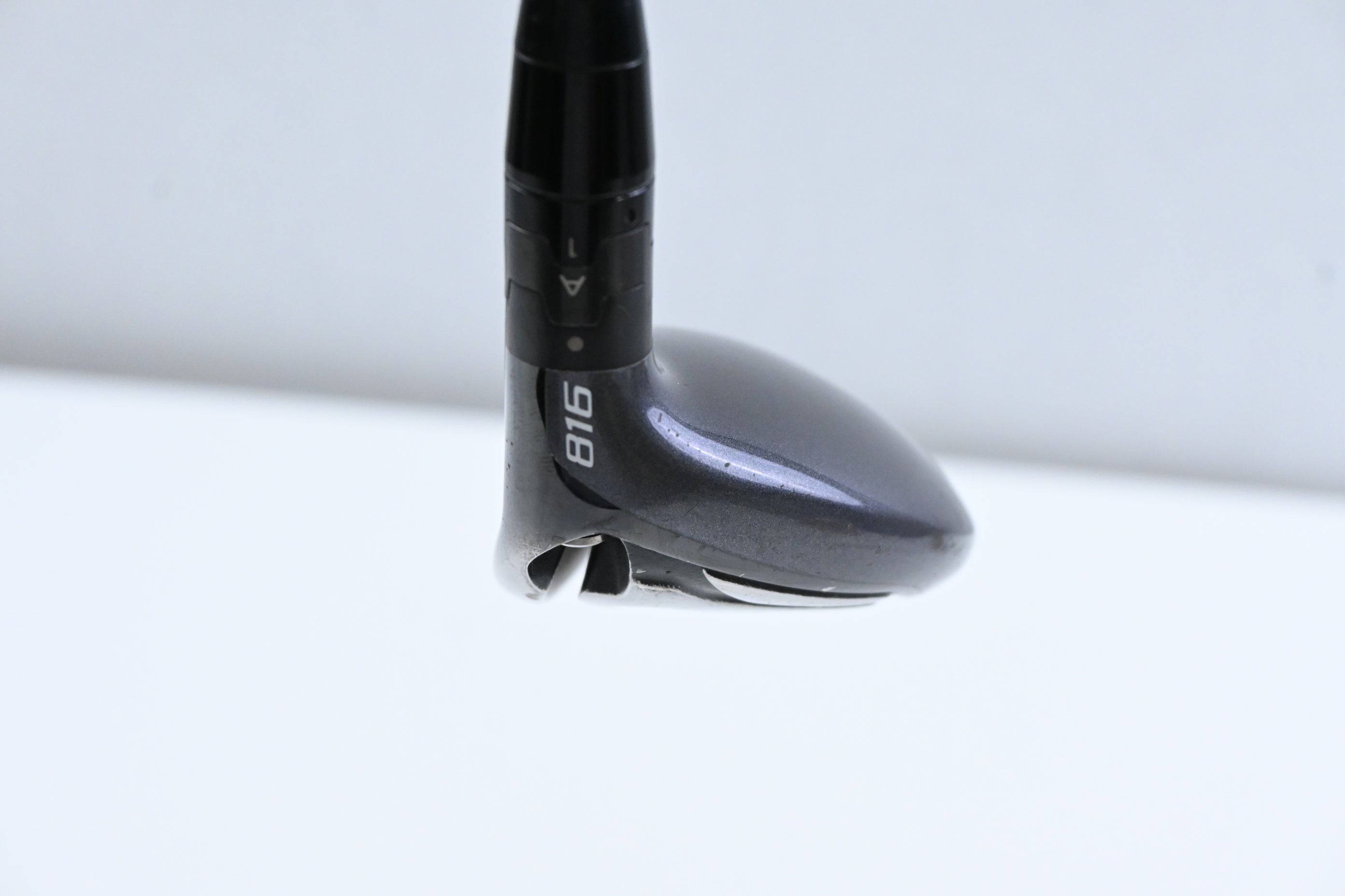 Titleist 816 H2 #3 Hybrid / 19 Degree / Stiff Flex Aldila Rogue Silver 85 Shaft