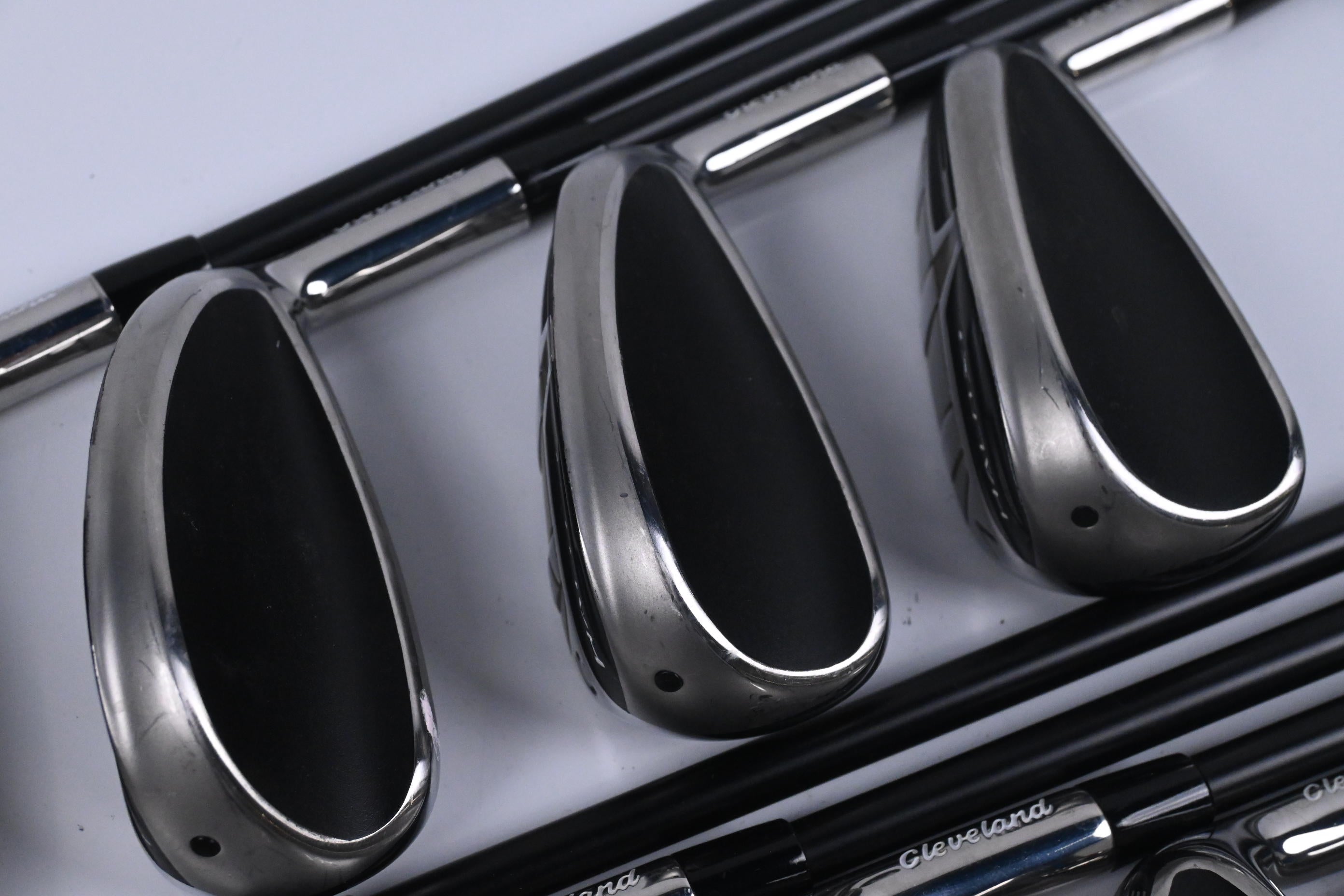 Ladies Cleveland Launcher XL Halo Irons / 4-PW+GW+SW / Ladies Flex UST Helium