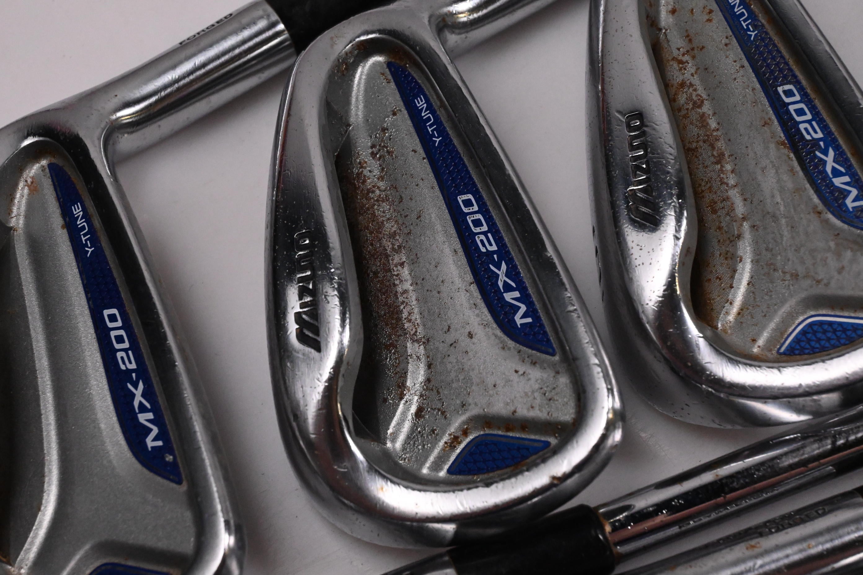 Mizuno MX-200 Irons / 4-PW+GW / Regular Flex Dynalite Gold XP R300 Shafts