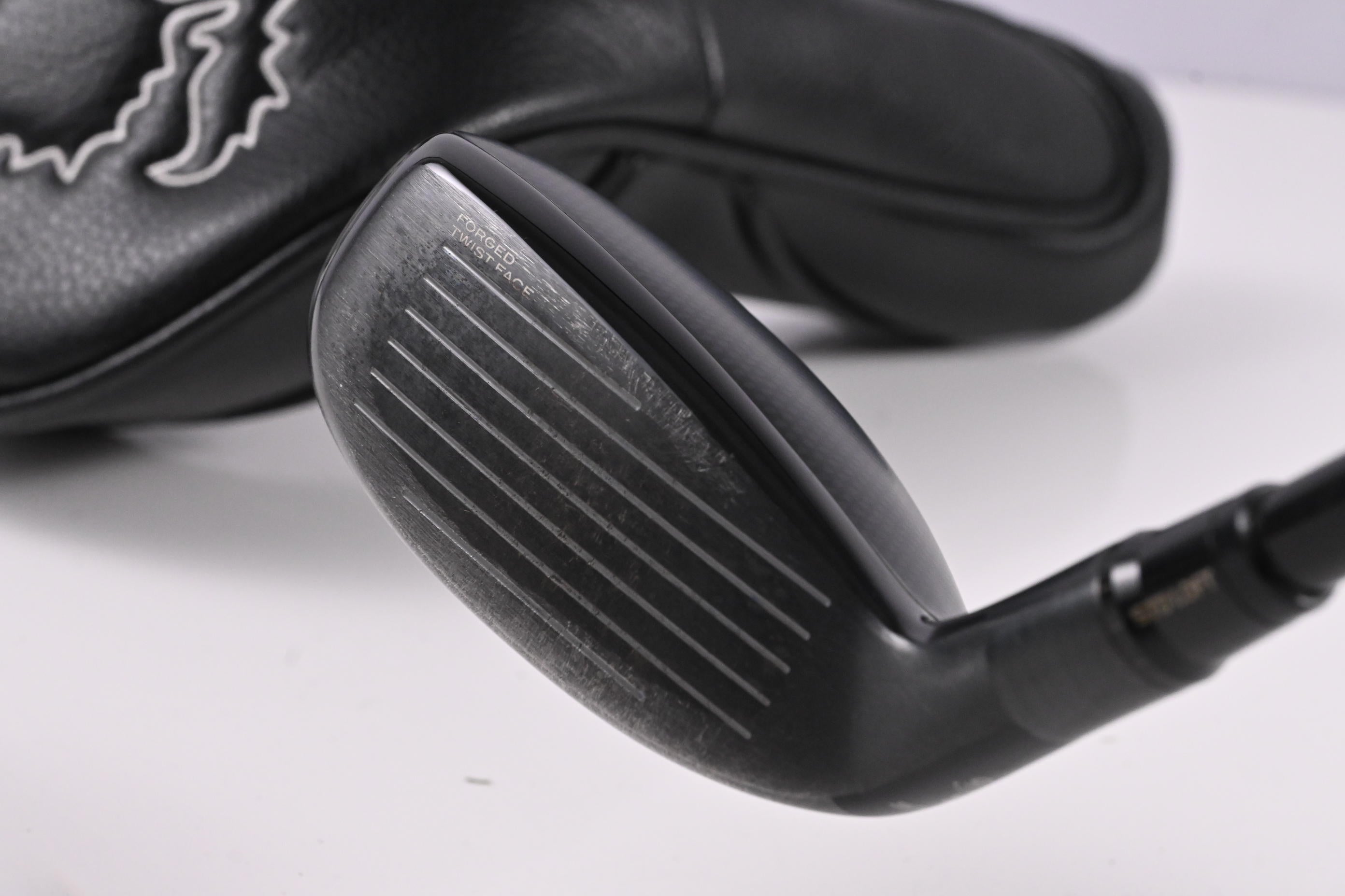 Taylormade Stealth Plus #3 Hybrid / 19.5 Degree / Regular Flex HZRDUS Smoke RDX Red 70