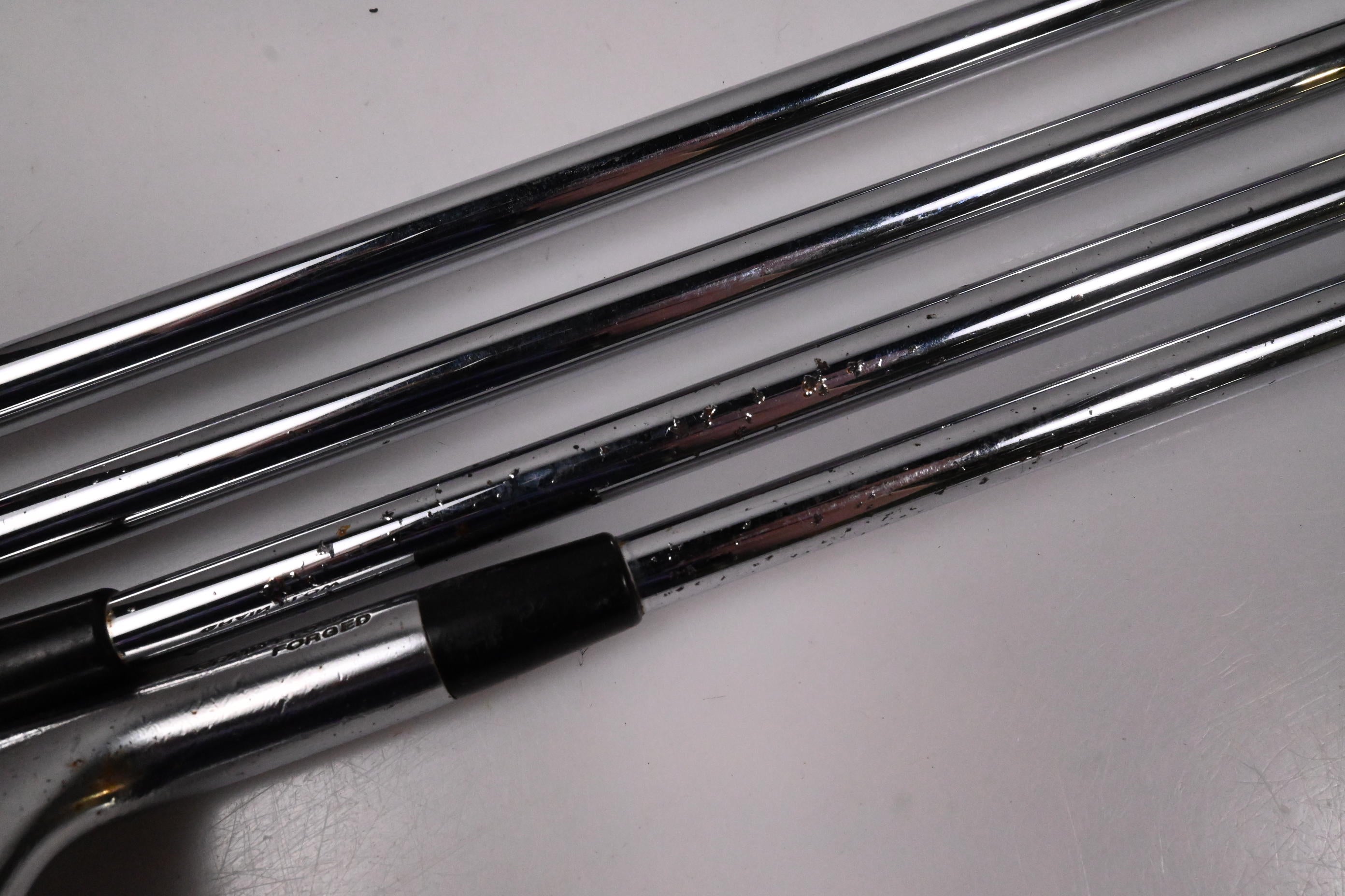 Mizuno MX-200 Irons / 4-PW+GW / Regular Flex Dynalite Gold XP R300 Shafts