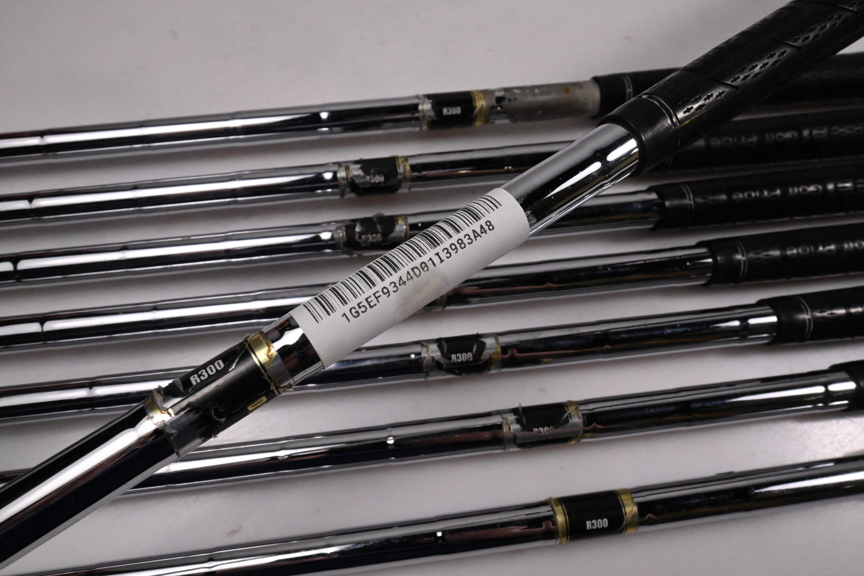 Mizuno MX-200 Irons / 4-PW+GW / Regular Flex Dynalite Gold XP R300 Shafts