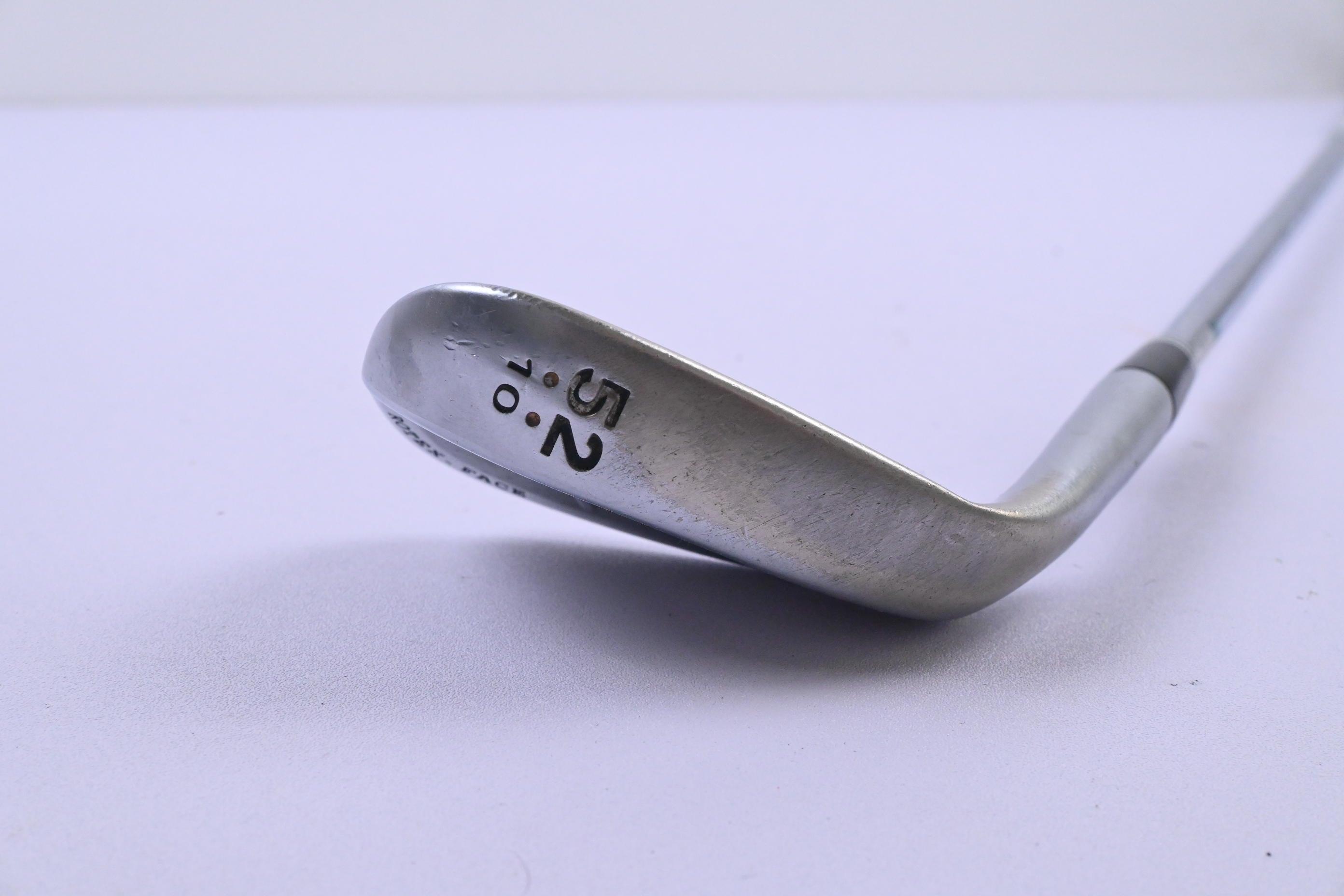Cleveland 588 RTX Gap Wedge / 52 Degree / Wedge Flex Dynamic Gold