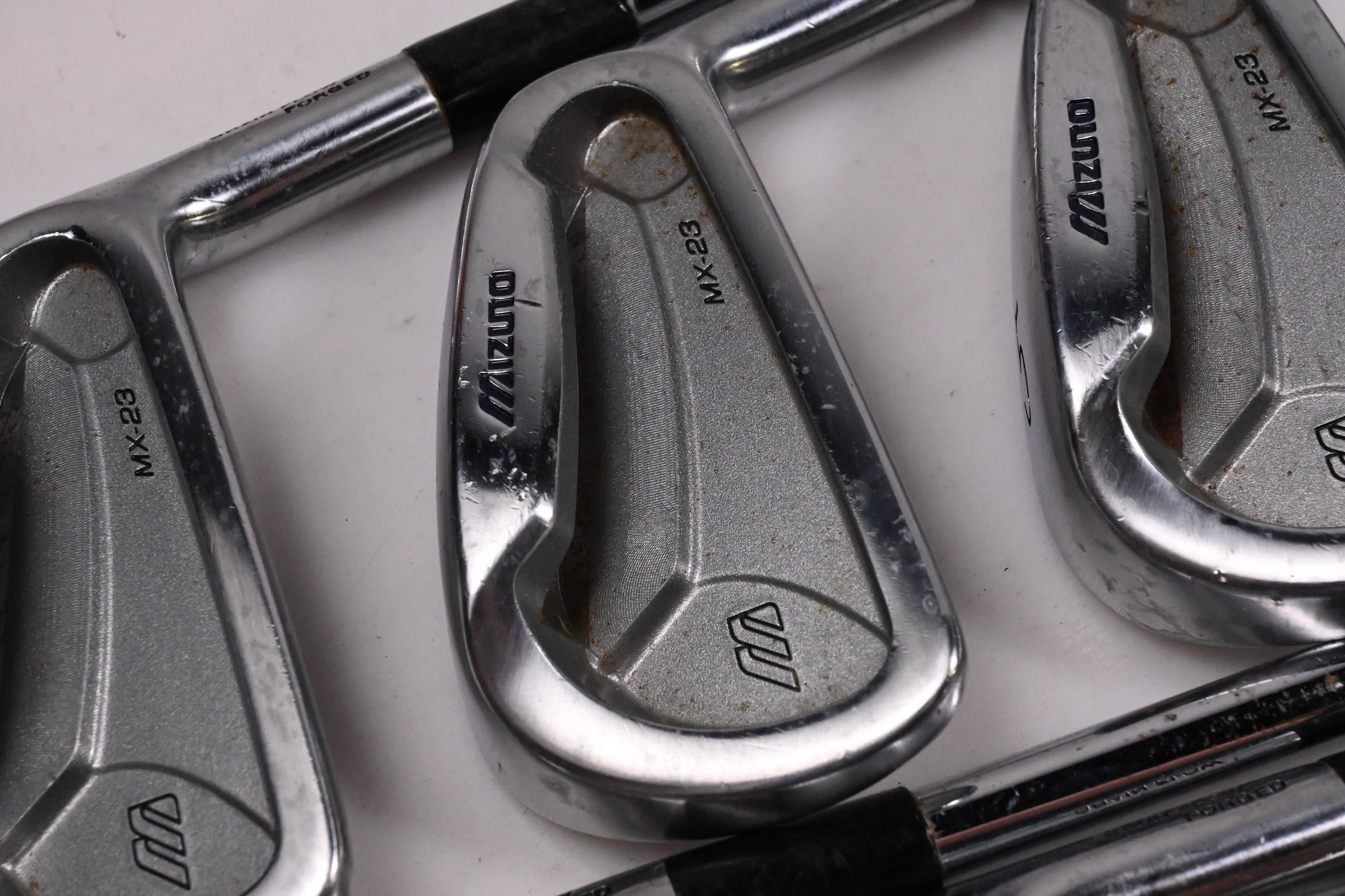 Mizuno MX-23 Irons / 3-8i / Regular Flex Dynalite Gold R300 Shafts