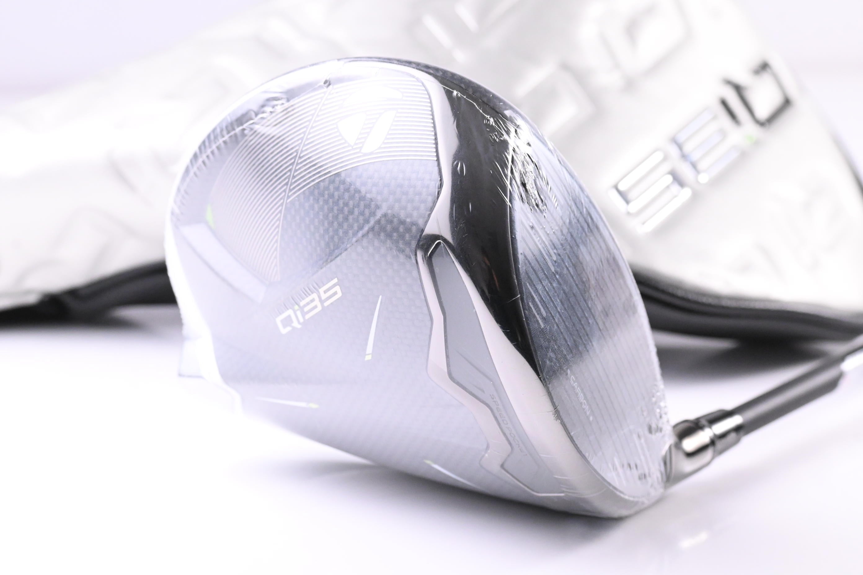 Taylormade Qi35 Max Lite Driver / 10.5 Degree / Regular Flex Vanquish 4 Shaft