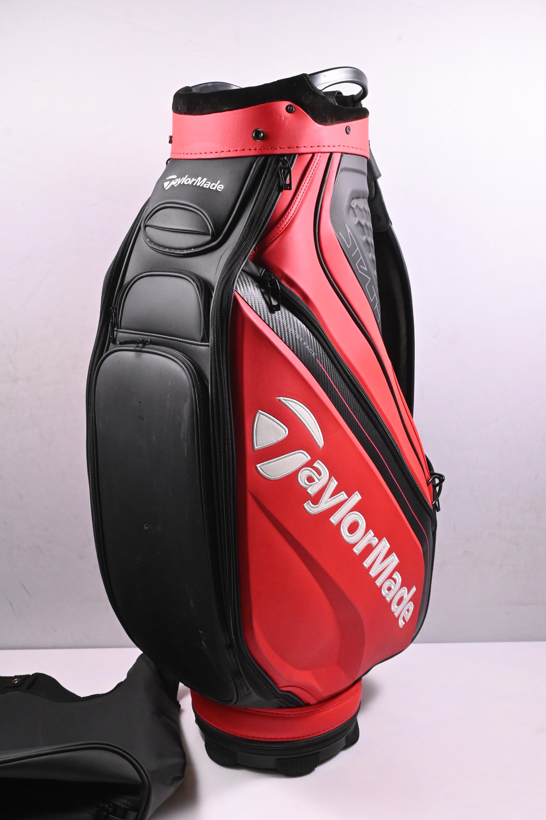 Taylormade Stealth Tour Bag / 6-Way Divider / Black, Red