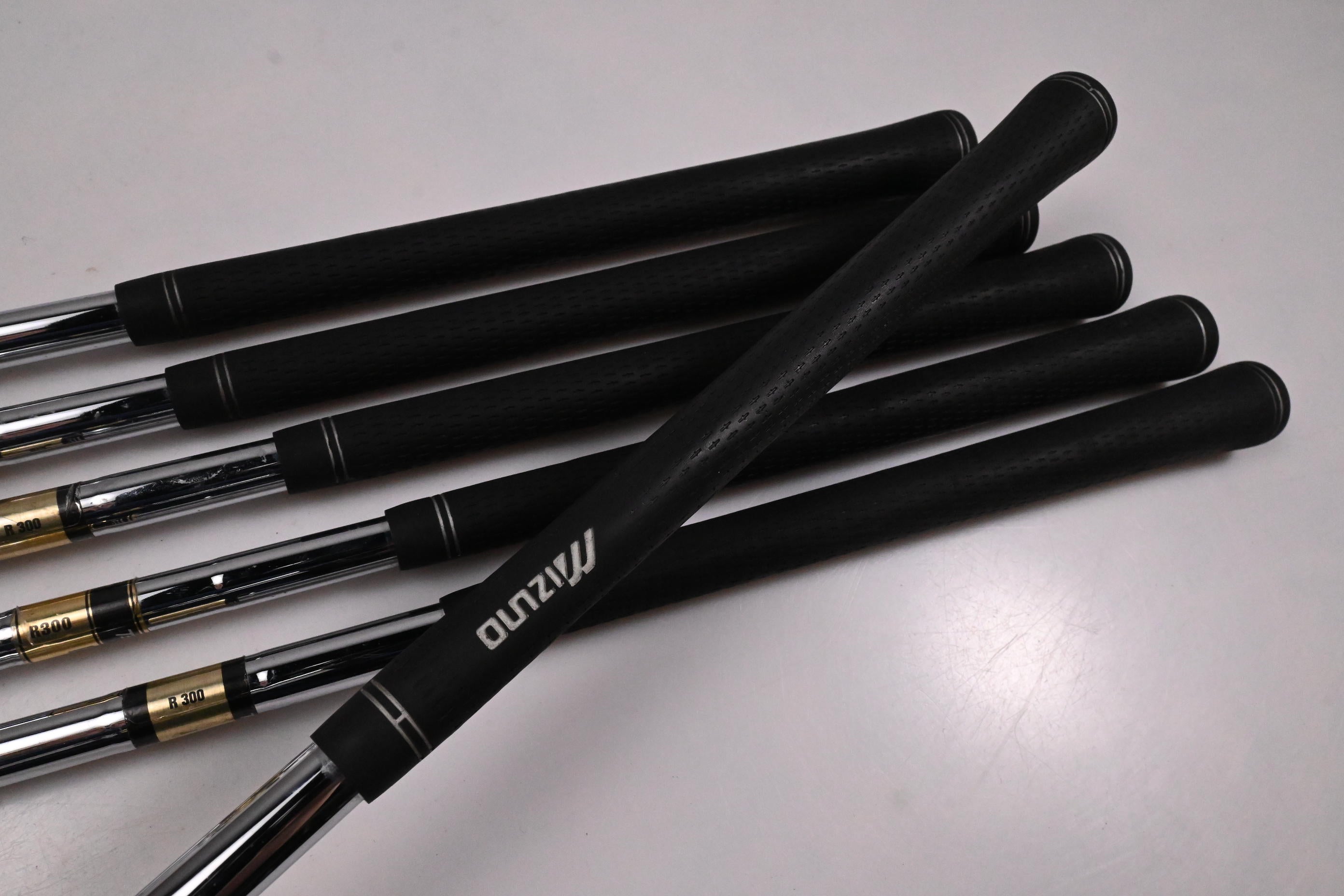 Mizuno MX-23 Irons / 3-8i / Regular Flex Dynalite Gold R300 Shafts