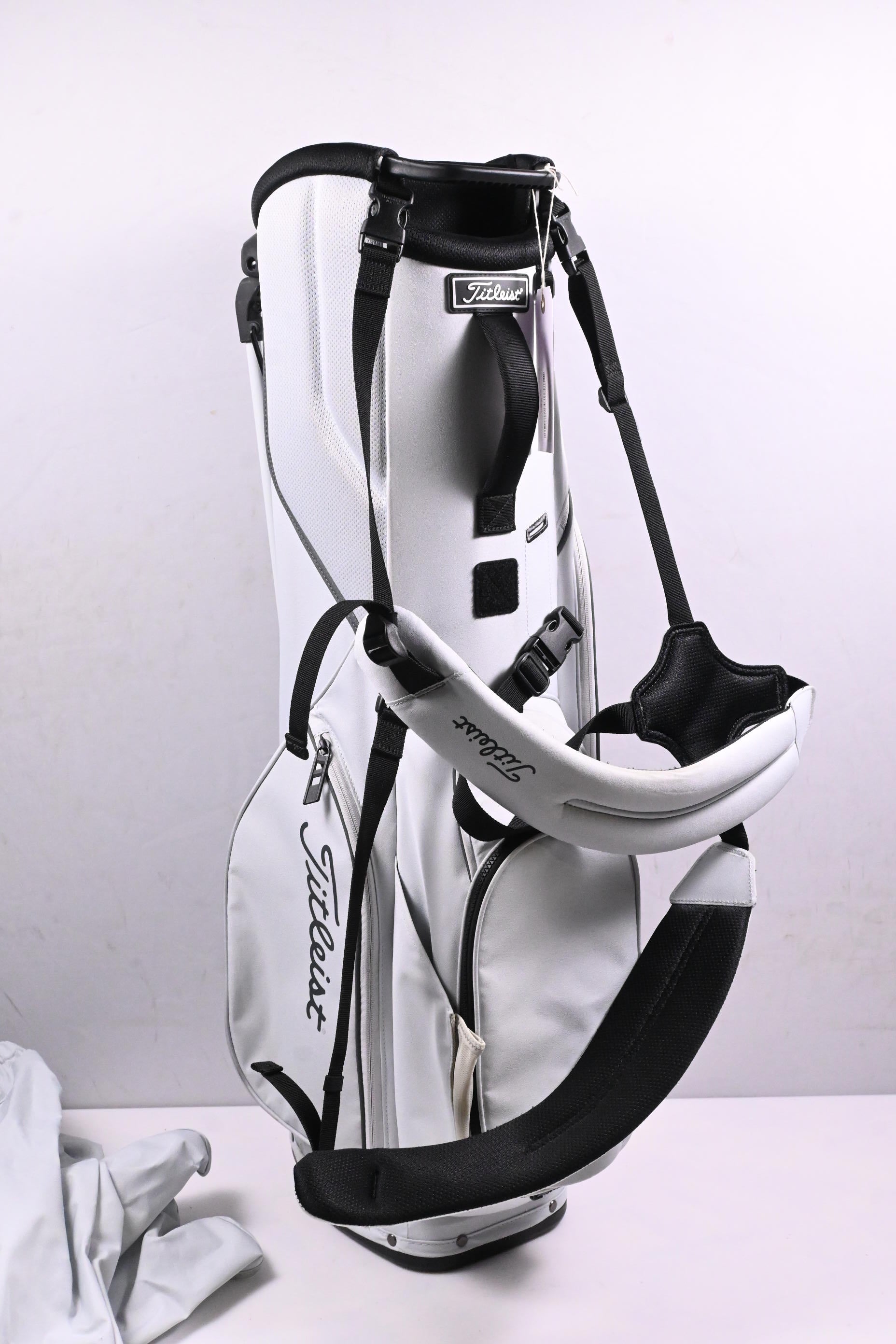 Titleist Players 4 Stand Bag / 4-Way Divider / White