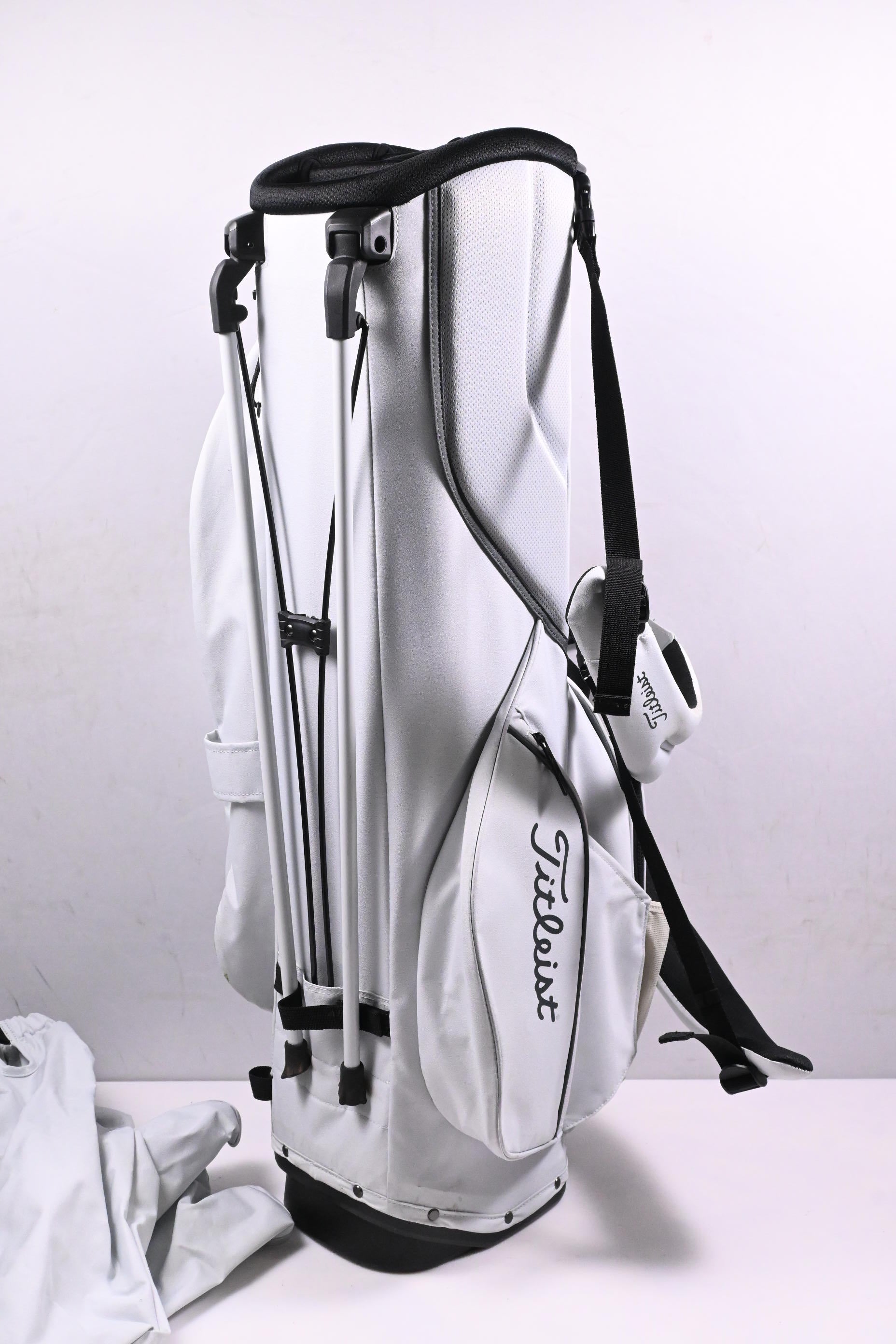Titleist Players 4 Stand Bag / 4-Way Divider / White