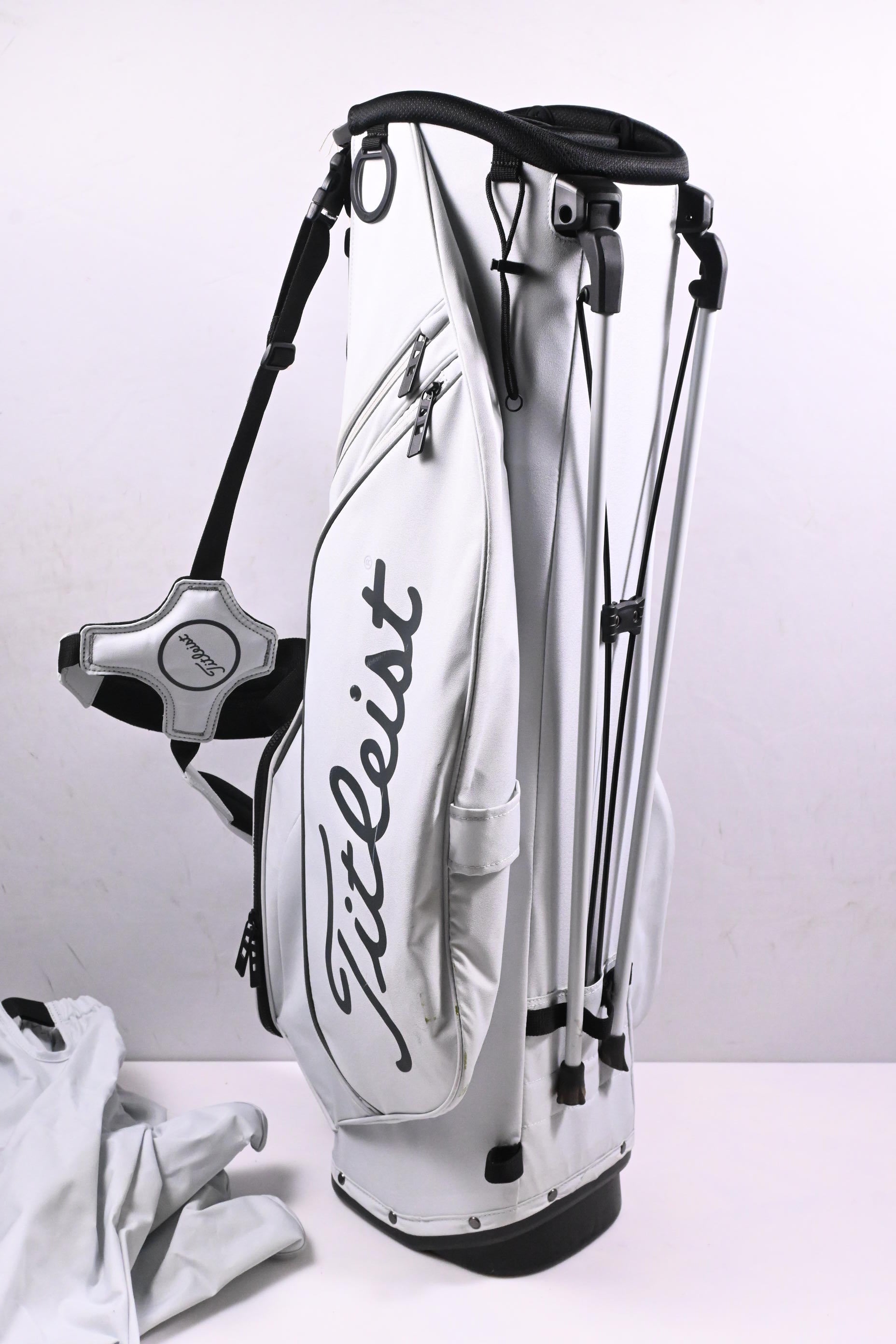 Titleist Players 4 Stand Bag / 4-Way Divider / White