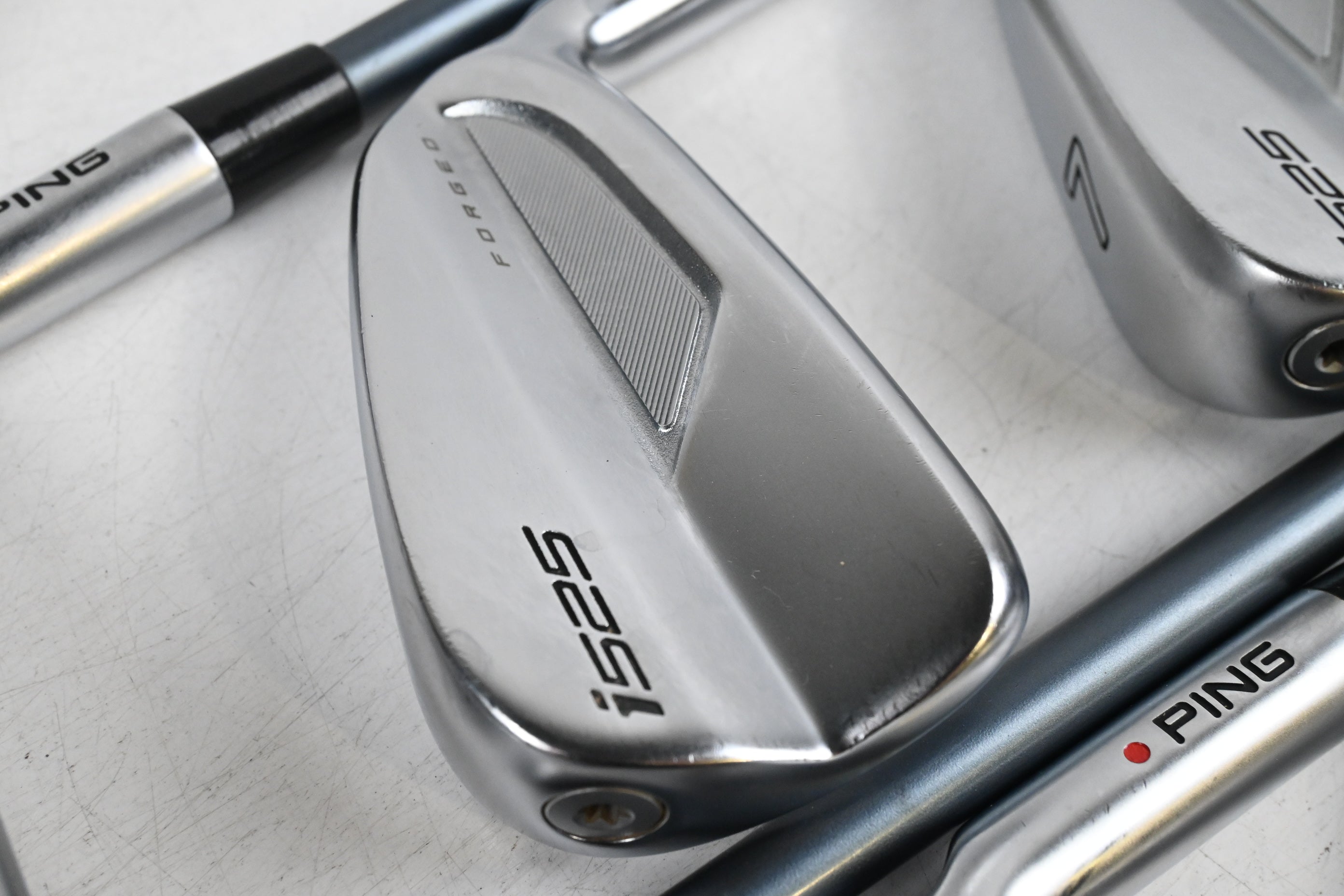 Ping i525 Irons / 5-PW / Orange Dot / Regular Flex Alta CB AWT Shafts