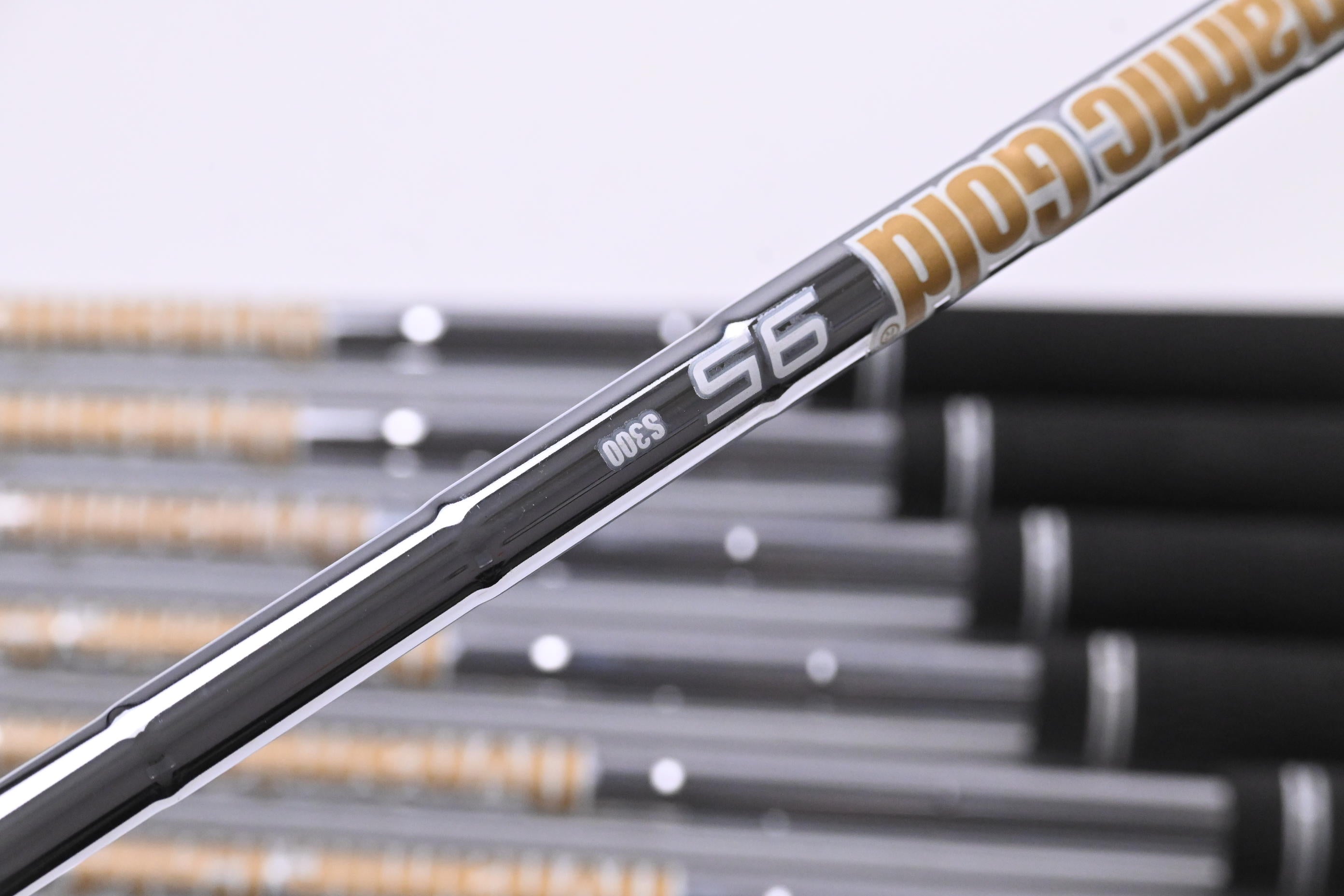 Mizuno Pro 241 Irons / 4-PW / Stiff Flex Dynamic Gold 95 S300 Shafts