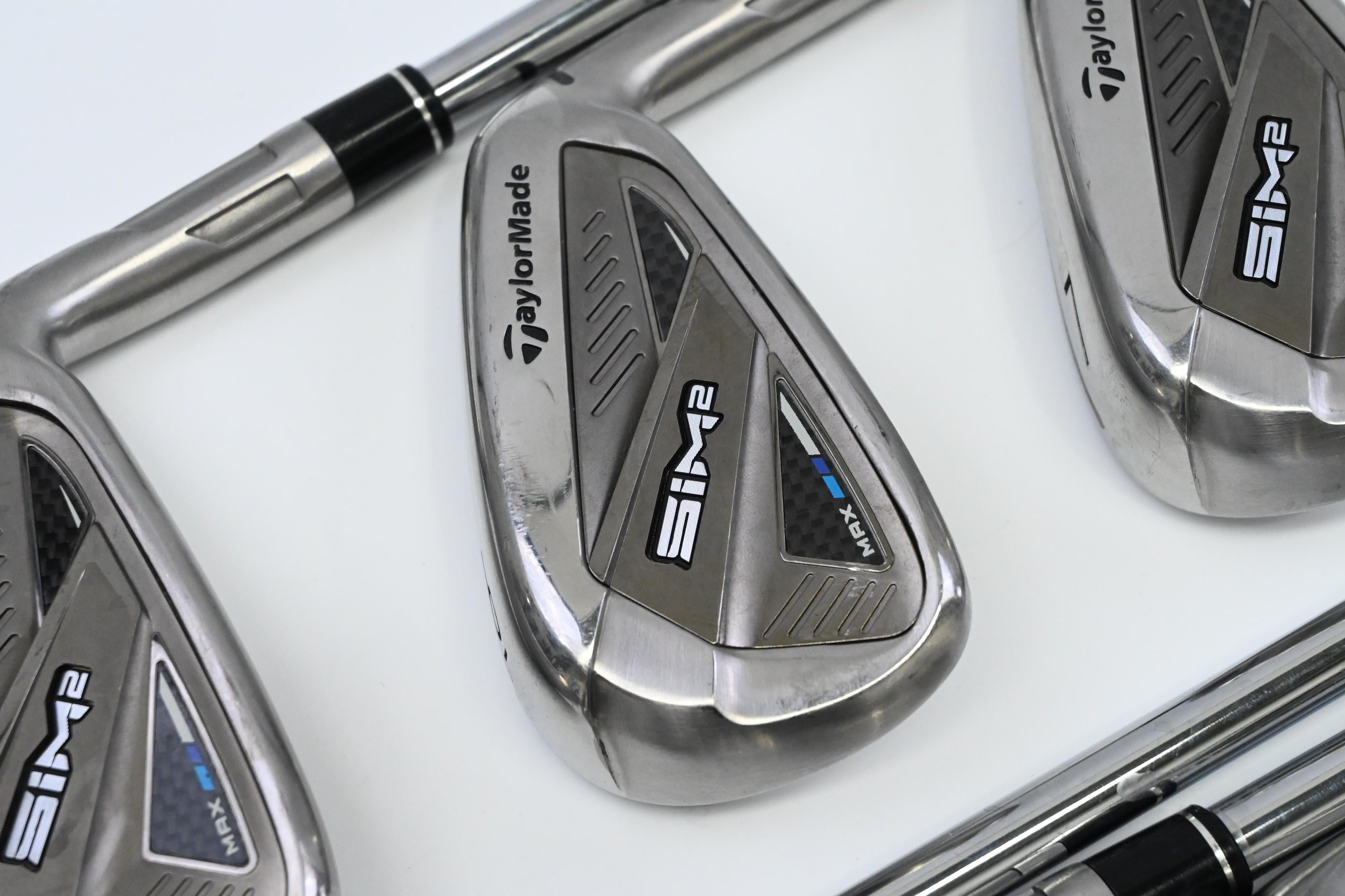 Taylormade SIM2 Max Irons / 5-PW+SW / Regular Flex KBS MAX MT 85 Shafts
