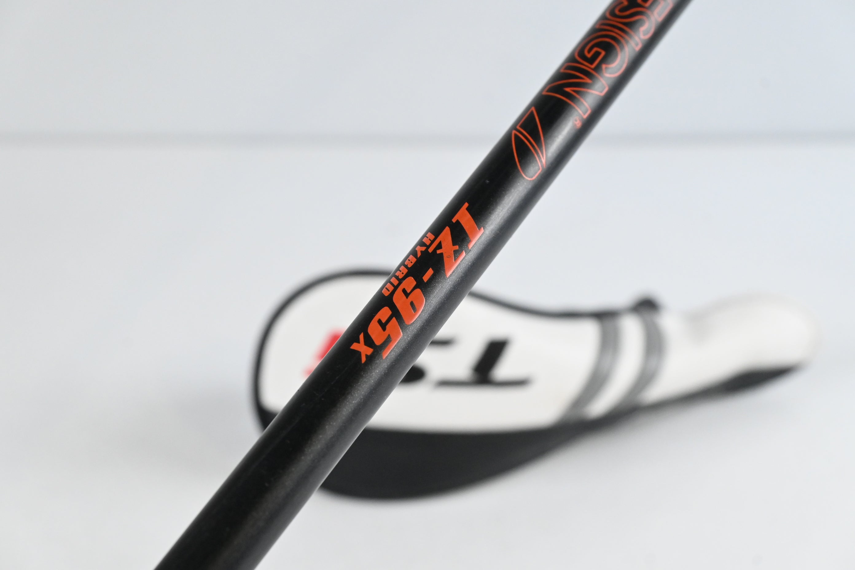Titleist TSi3 #2 Hybrid / 18 Degree / X-Flex Tour AD IZ-95 Shaft