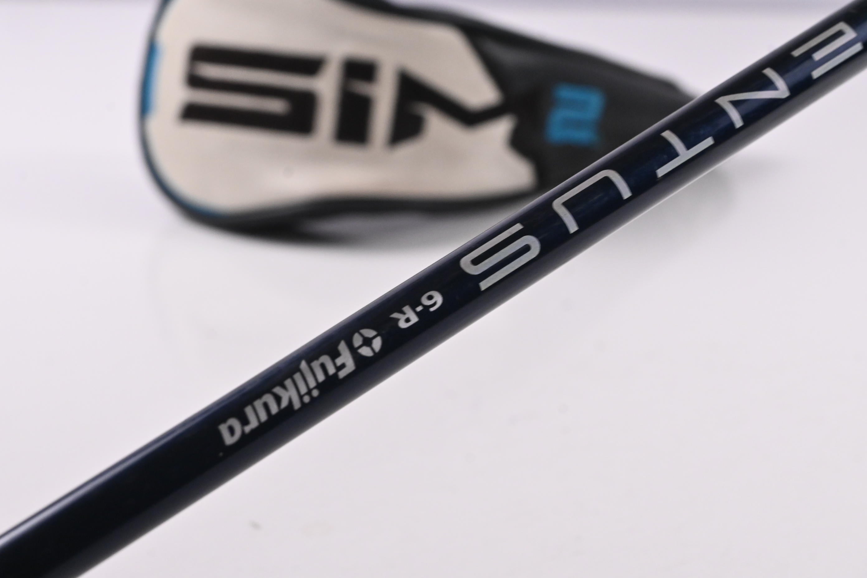 Taylormade SIM2 Max #4 Hybrid / 22 Degree / Regular Flex Ventus Blue 6 Shaft