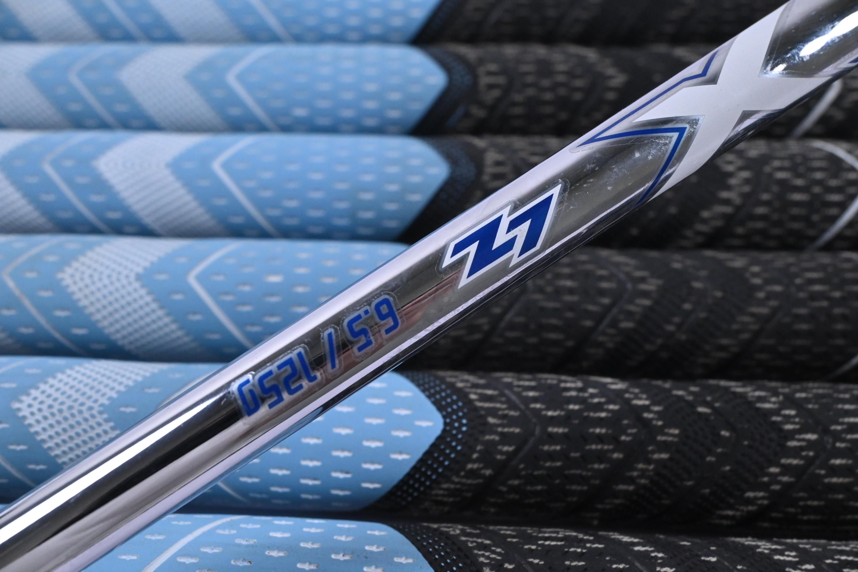 Mizuno Pro 221 Irons / 4-PW / X-Flex Project X LZ 125 Shafts