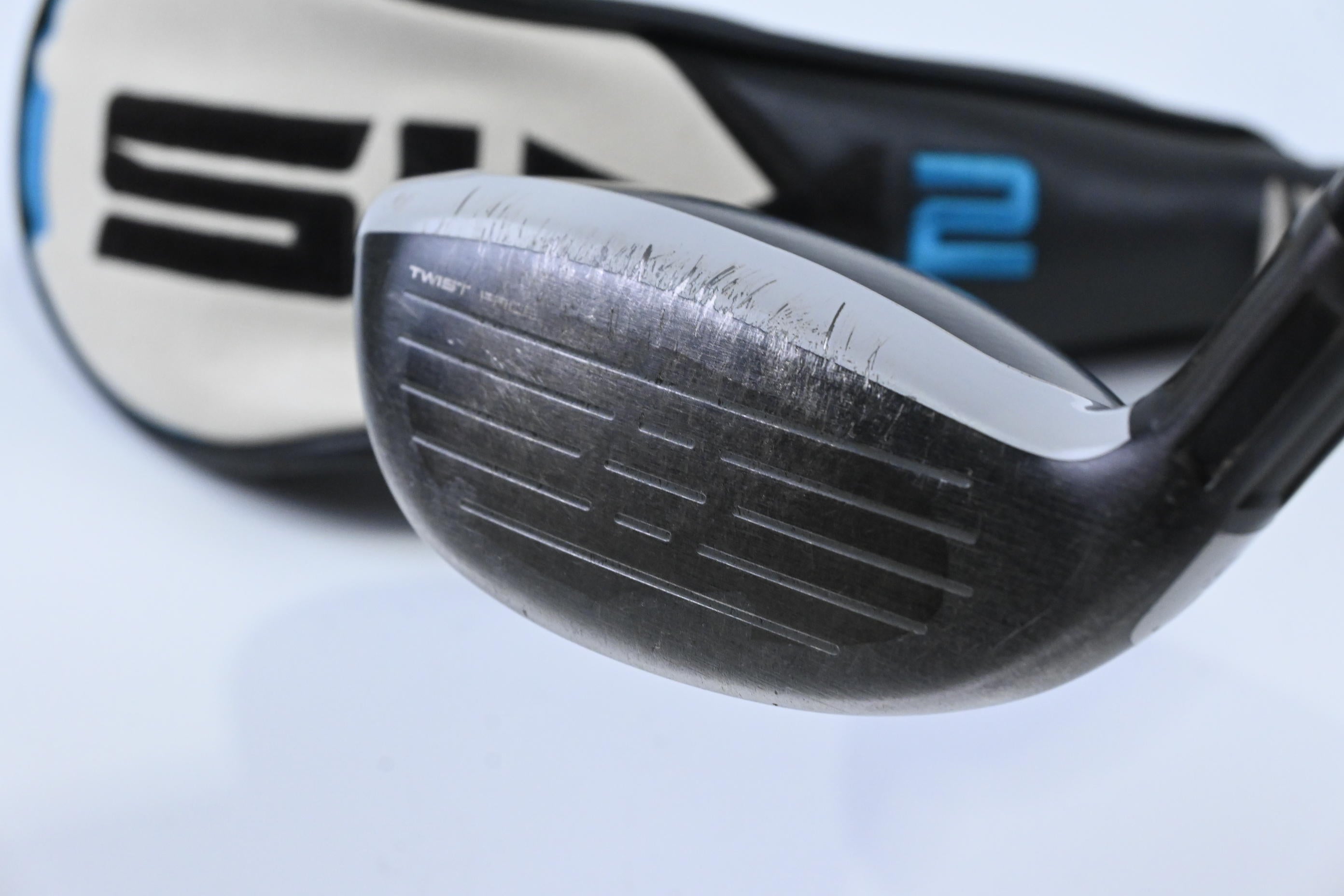 Taylormade SIM2 Max #4 Hybrid / 22 Degree / Regular Flex Fujikura Ventus Blue 6