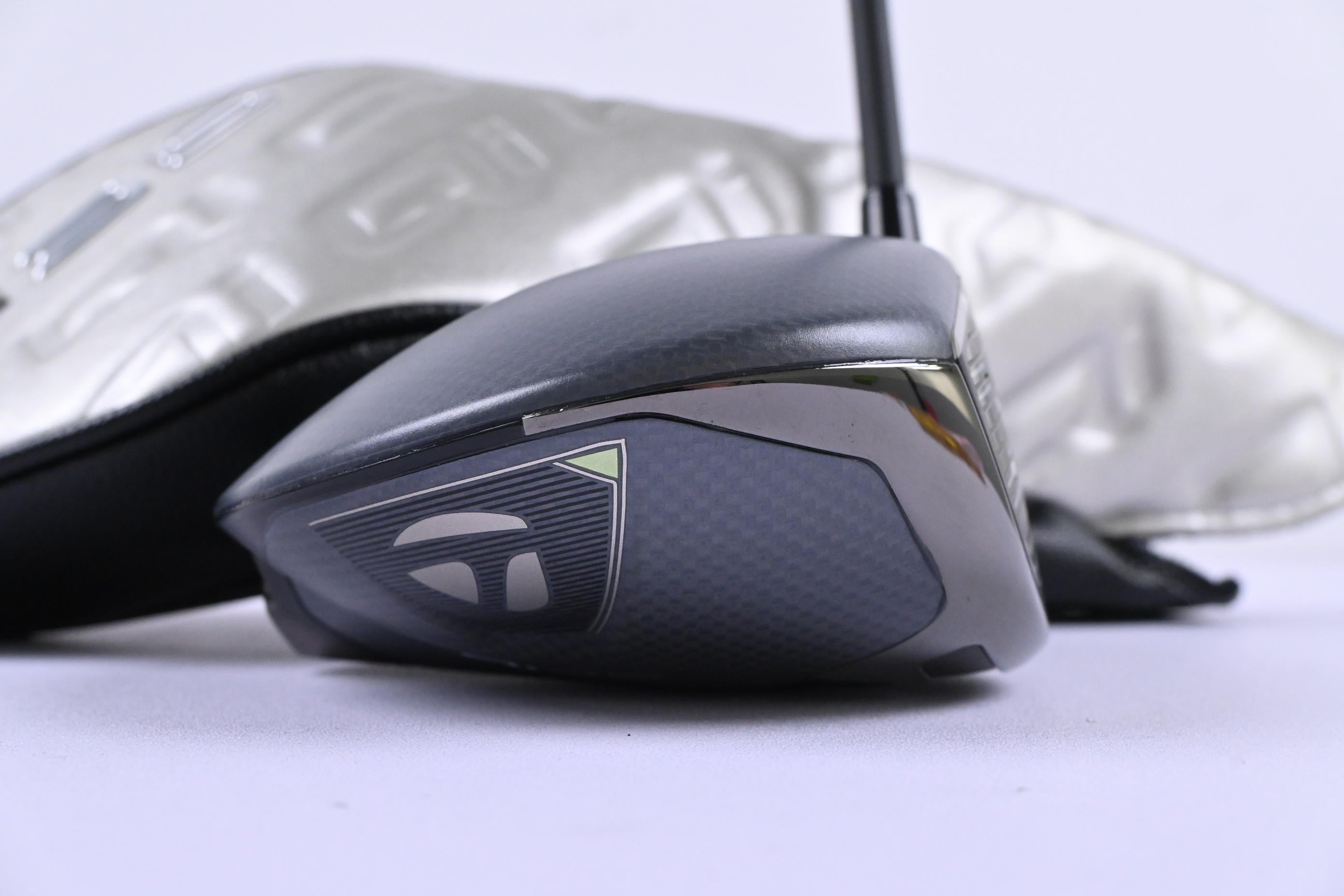 Taylormade Qi35 LS Driver / 10.5 Degree / Stiff Flex Kai'li Dark Waves White 60