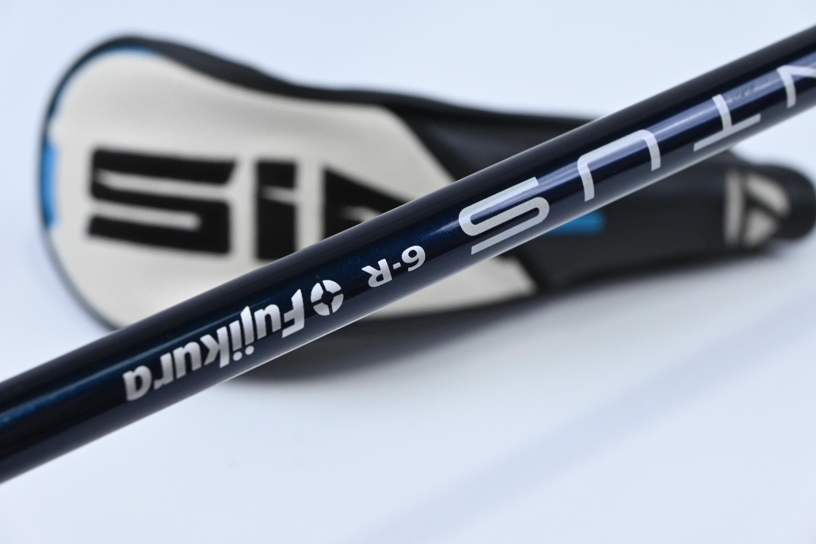 Taylormade SIM2 Max #4 Hybrid / 22 Degree / Regular Flex Fujikura Ventus Blue 6