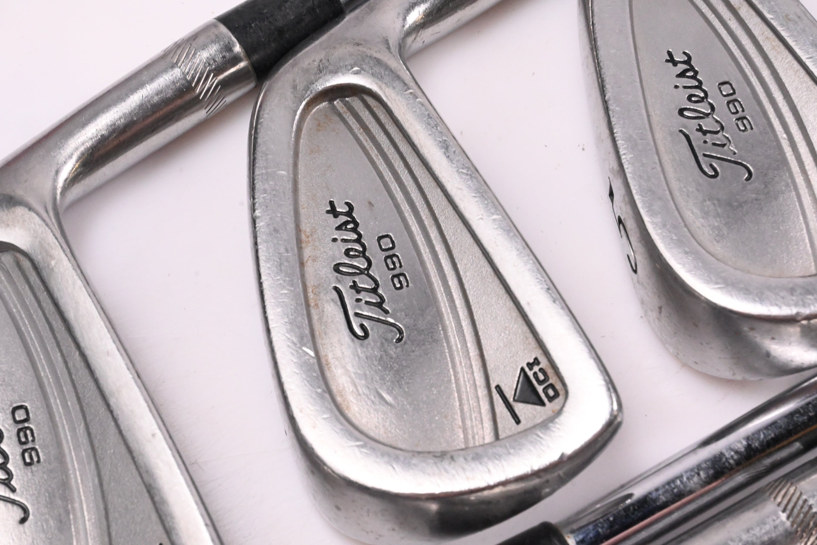 Titleist DCI 990 Irons / 3-PW / Regular Flex Dynamic Gold R300 Shafts