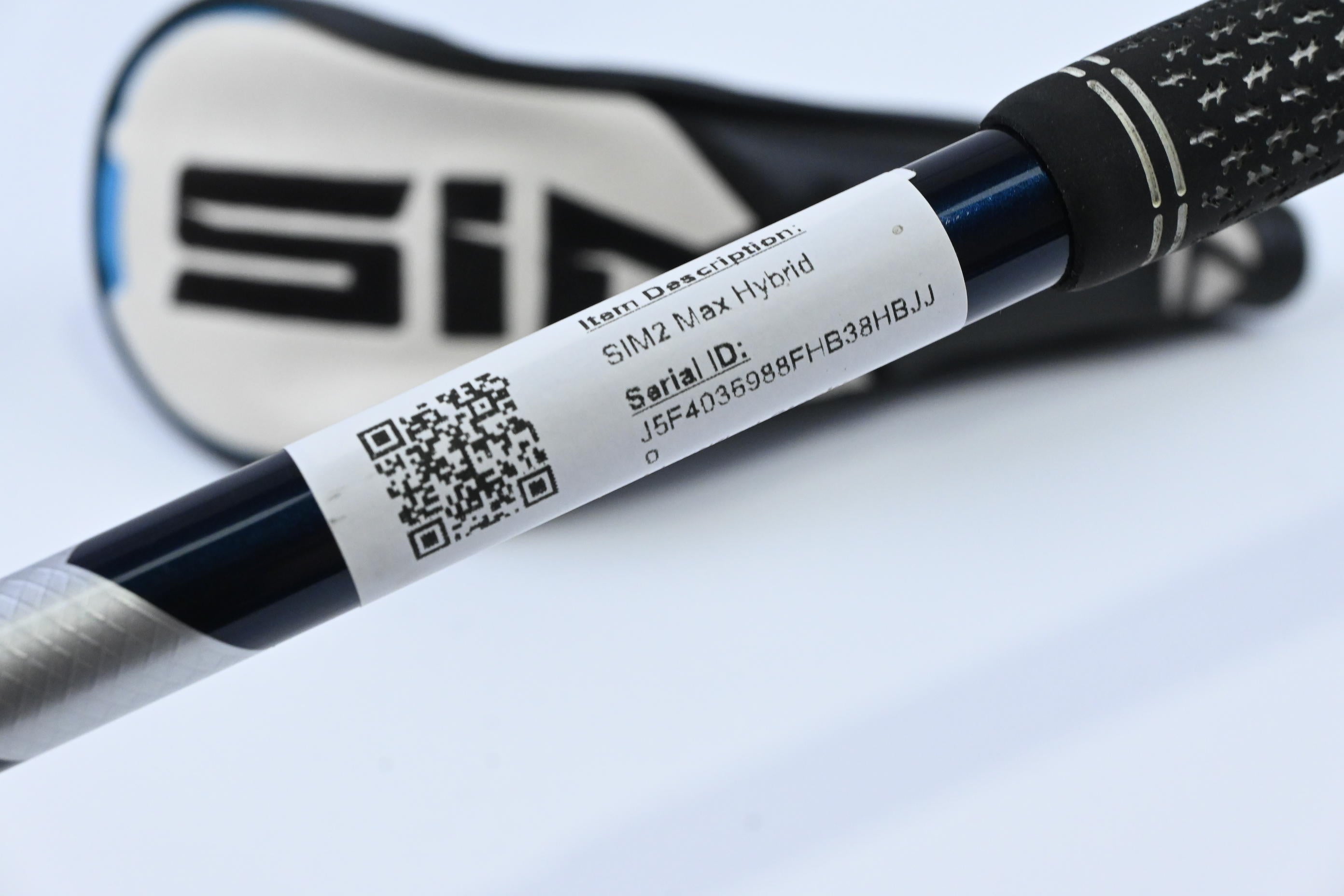 Taylormade SIM2 Max #4 Hybrid / 22 Degree / Regular Flex Fujikura Ventus Blue 6