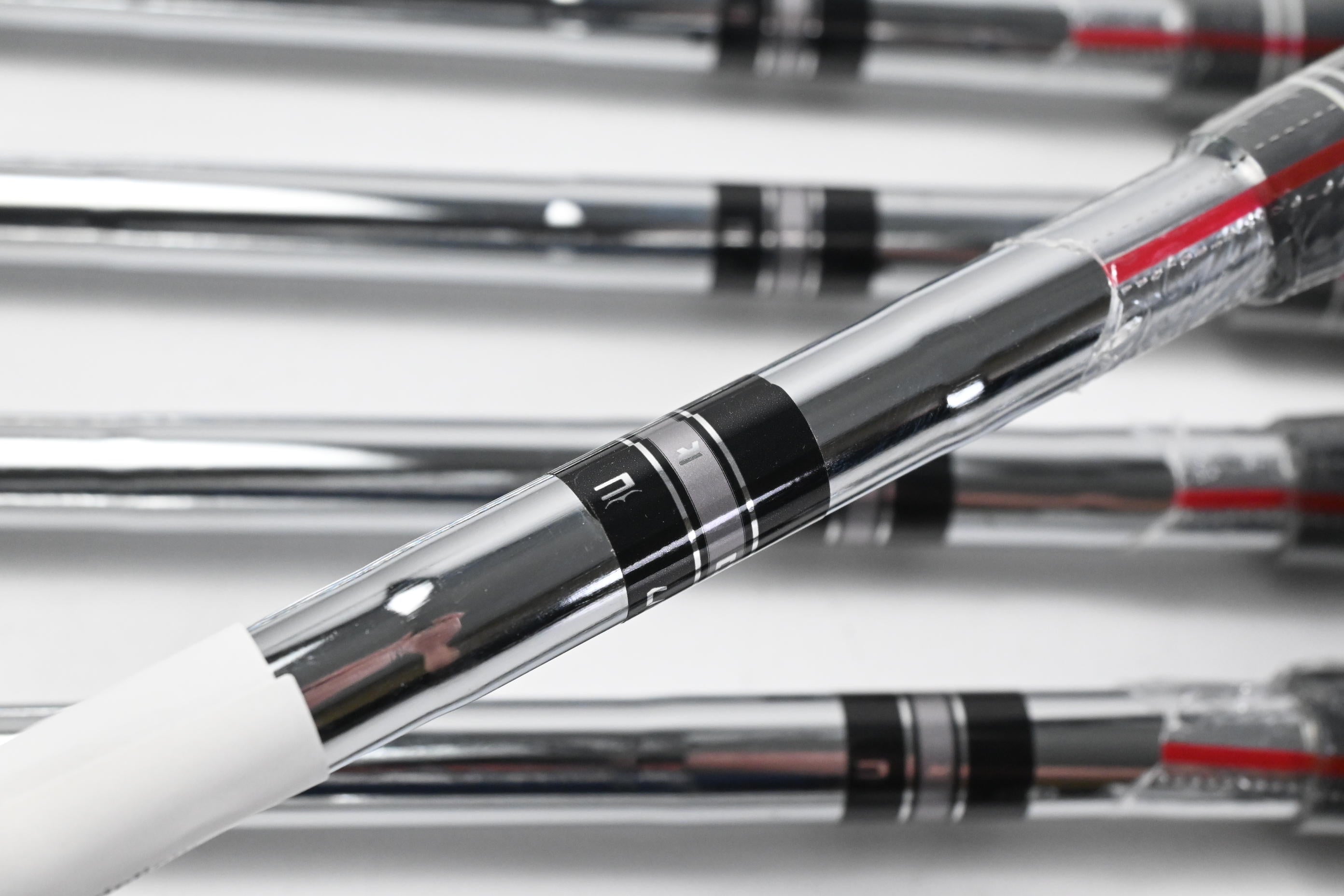 Cobra T-Rail 2023 Irons / 5H+6-PW+SW / Regular Flex Cobra Ultralite Shafts