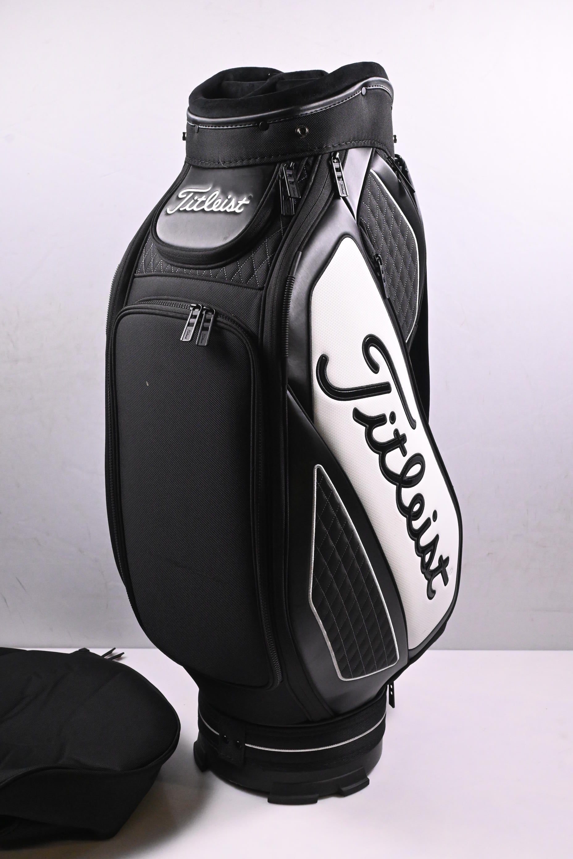 Titleist Midsize Tour Bag / 6-Way Divider / Black, White