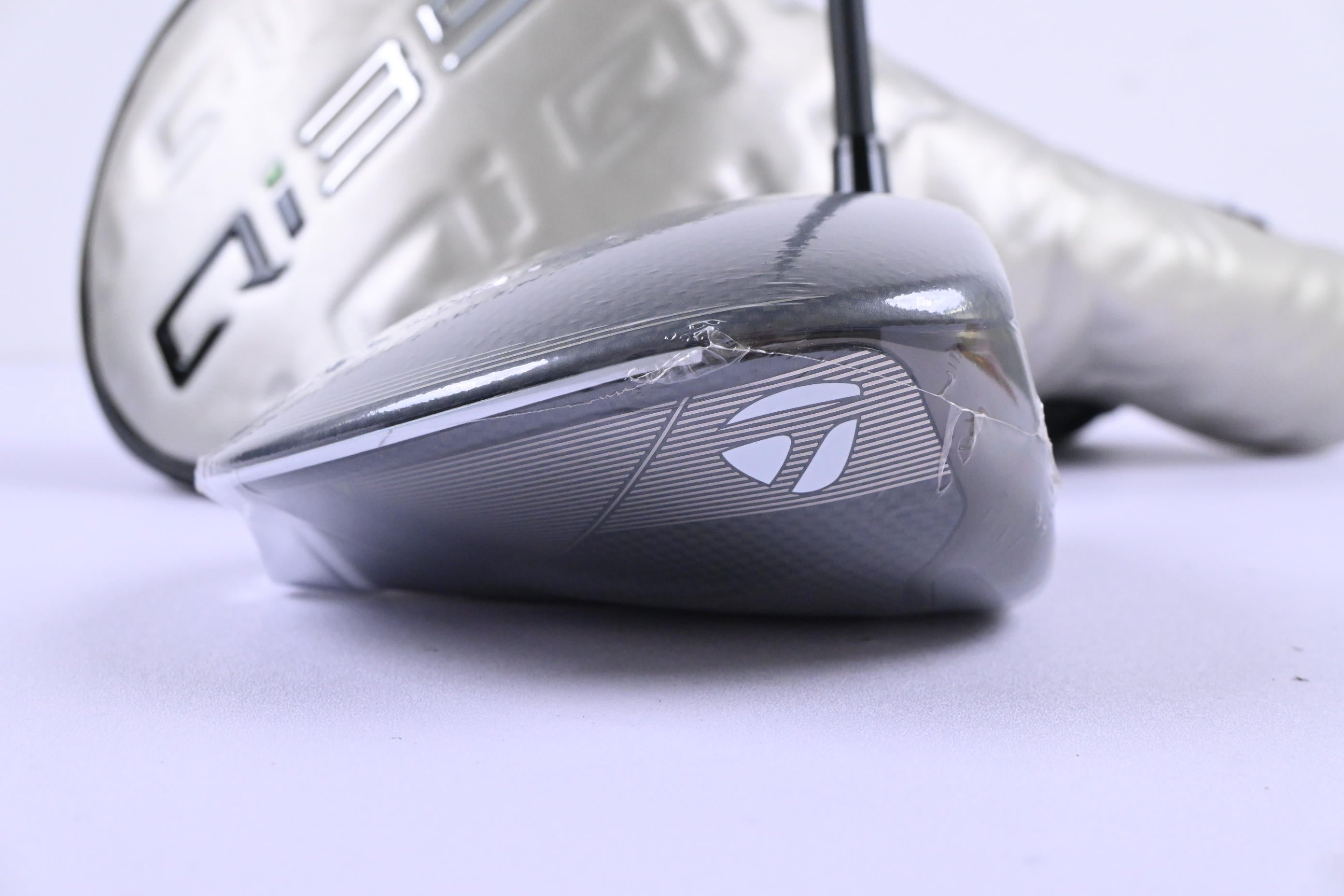 Taylormade Qi35 Max Lite Driver / 10.5 Degree / Regular Flex Vanquish 4 Shaft
