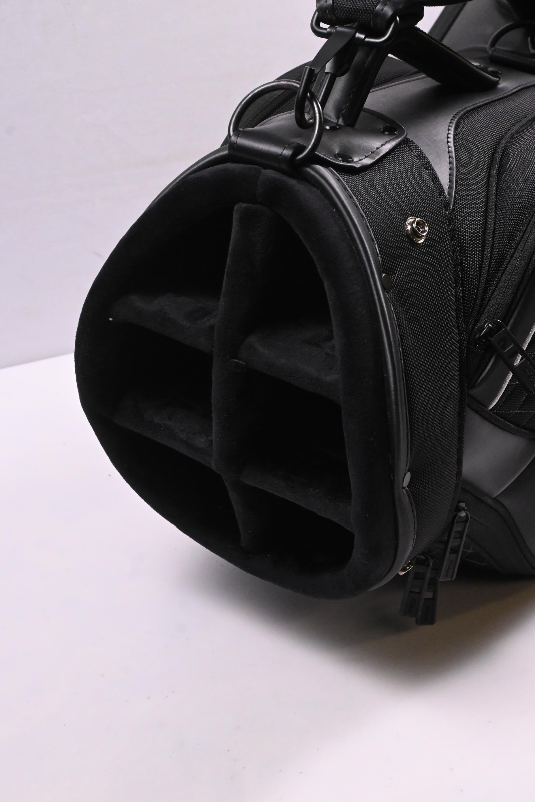 Titleist Midsize Tour Bag / 6-Way Divider / Black, White