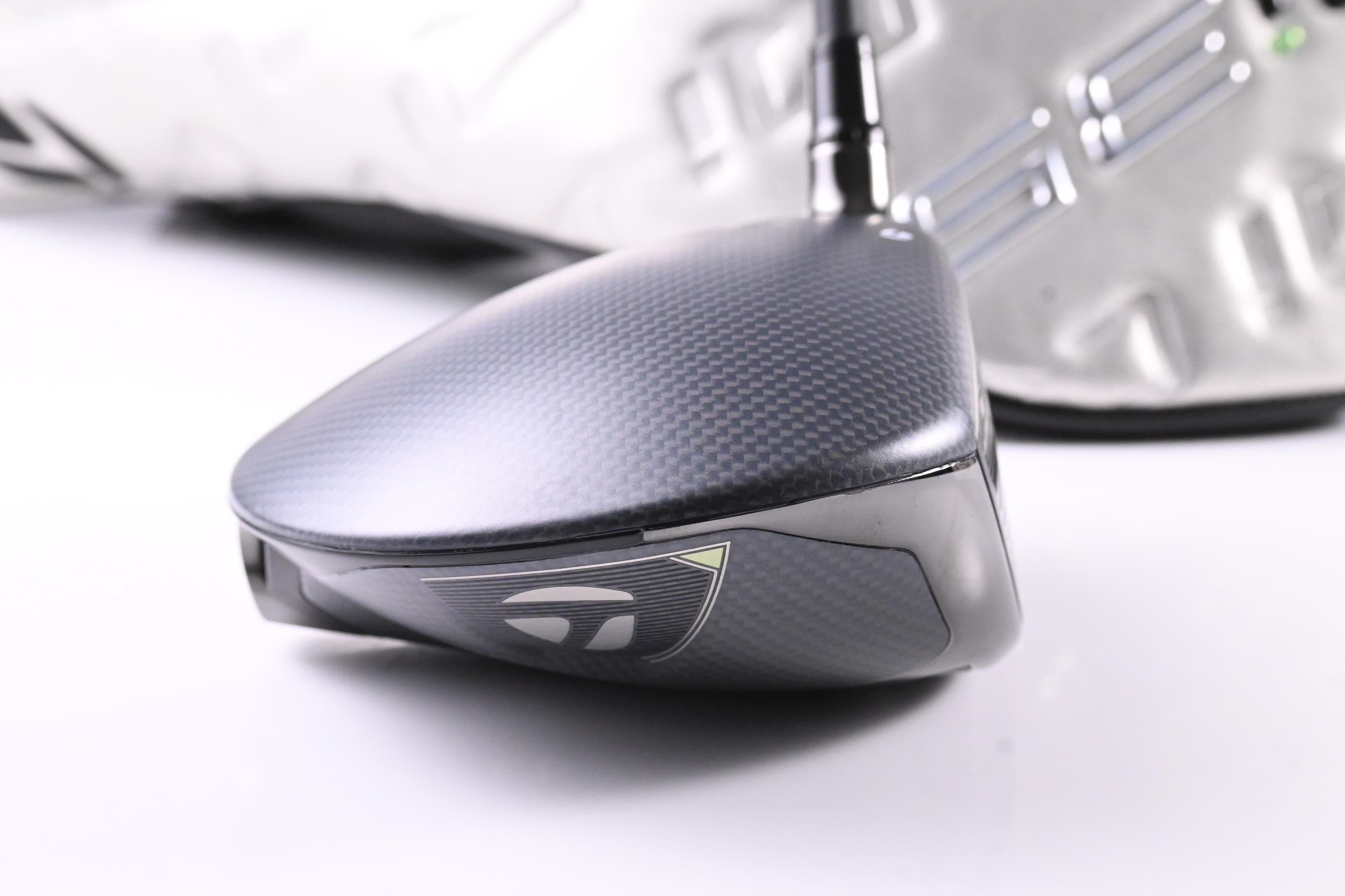 Taylormade Qi35 LS Driver / 9 Degree / Stiff Flex Kai'li Dark Waves White 60