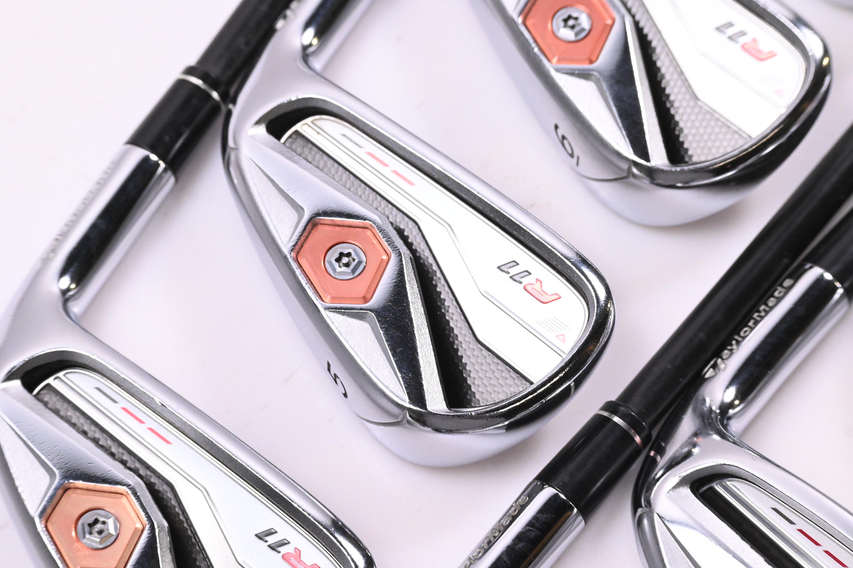 Taylormade R11 Irons / 4-PW+SW / Regular Flex Fujikura Motore 65 Shafts