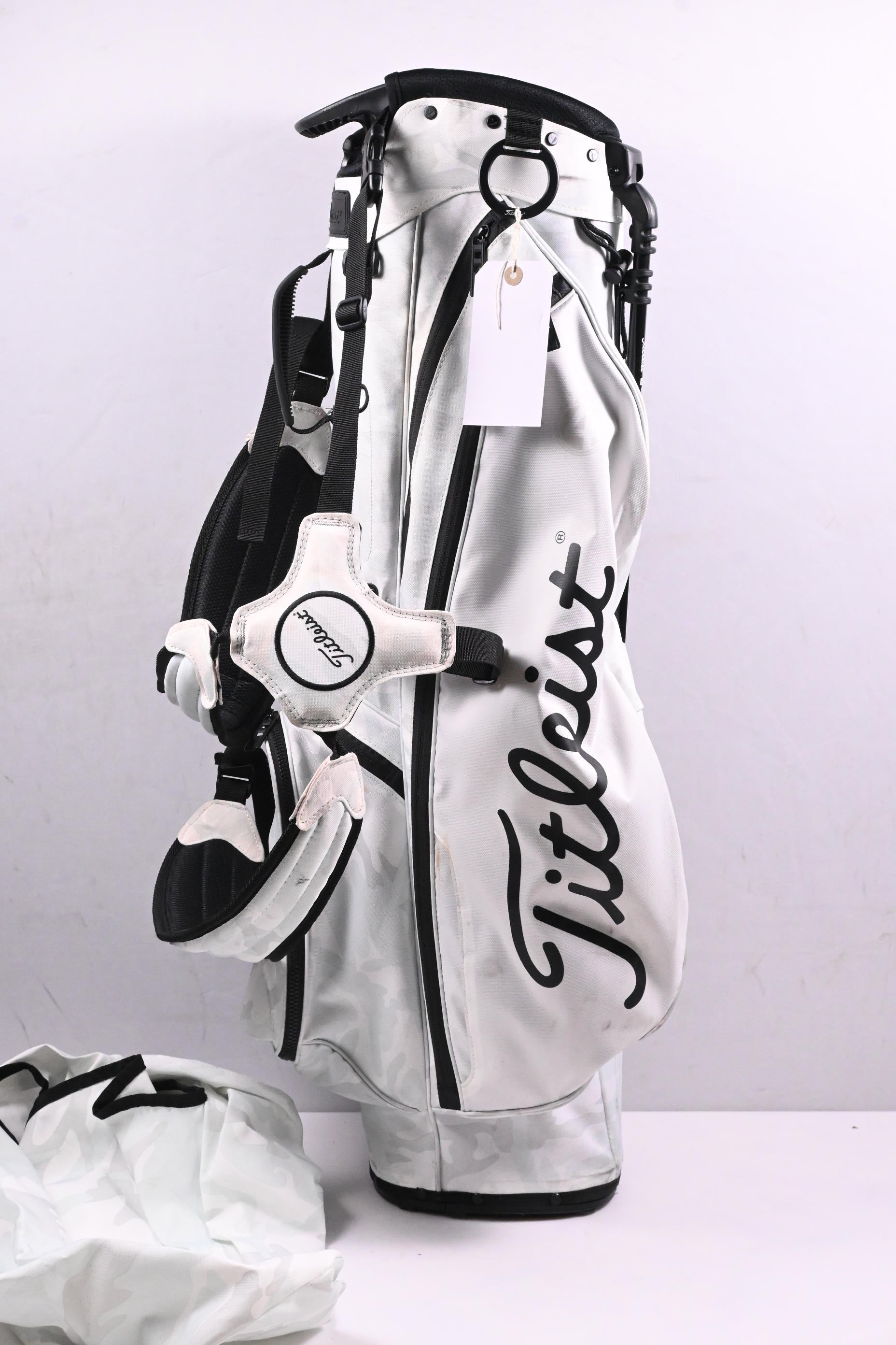 Titleist Players 4 Stand Bag / 4-Way Divider / White, Black