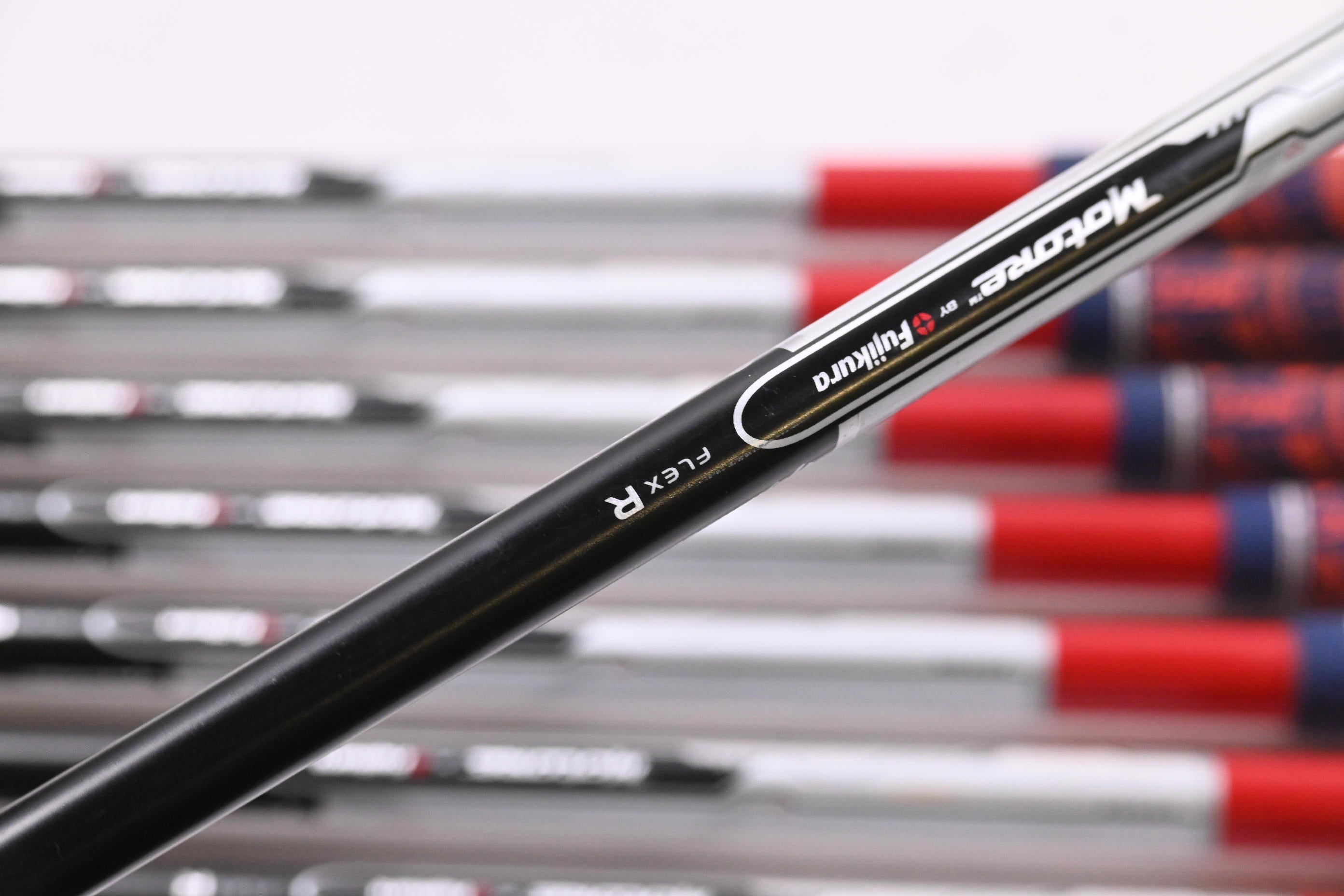 Taylormade R11 Irons / 4-PW+SW / Regular Flex Fujikura Motore 65 Shafts