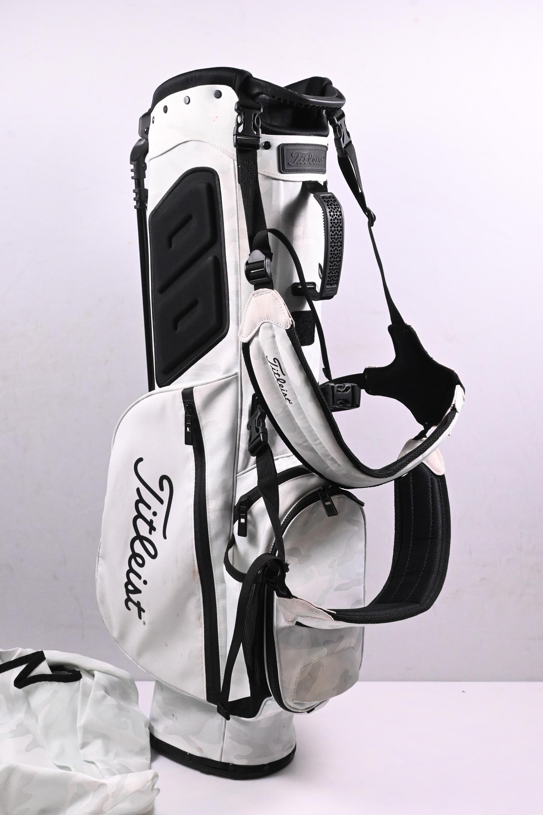 Titleist Players 4 Stand Bag / 4-Way Divider / White, Black