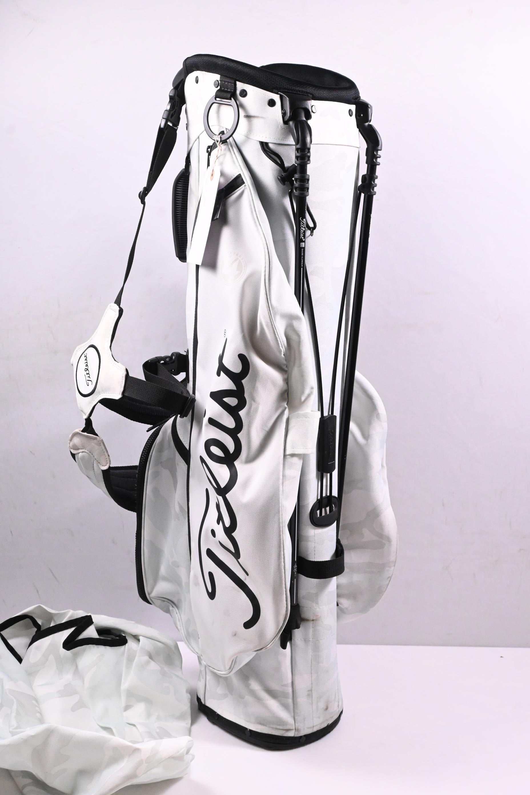 Titleist Players 4 Stand Bag / 4-Way Divider / White, Black