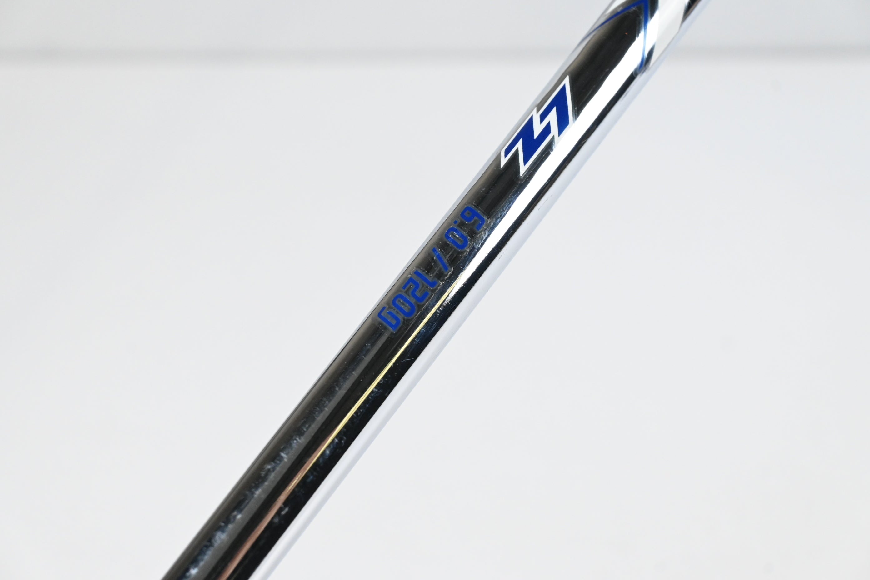 Titleist U500 #2 Iron / 17 Degree / Stiff Flex Project X LZ 120 Shaft