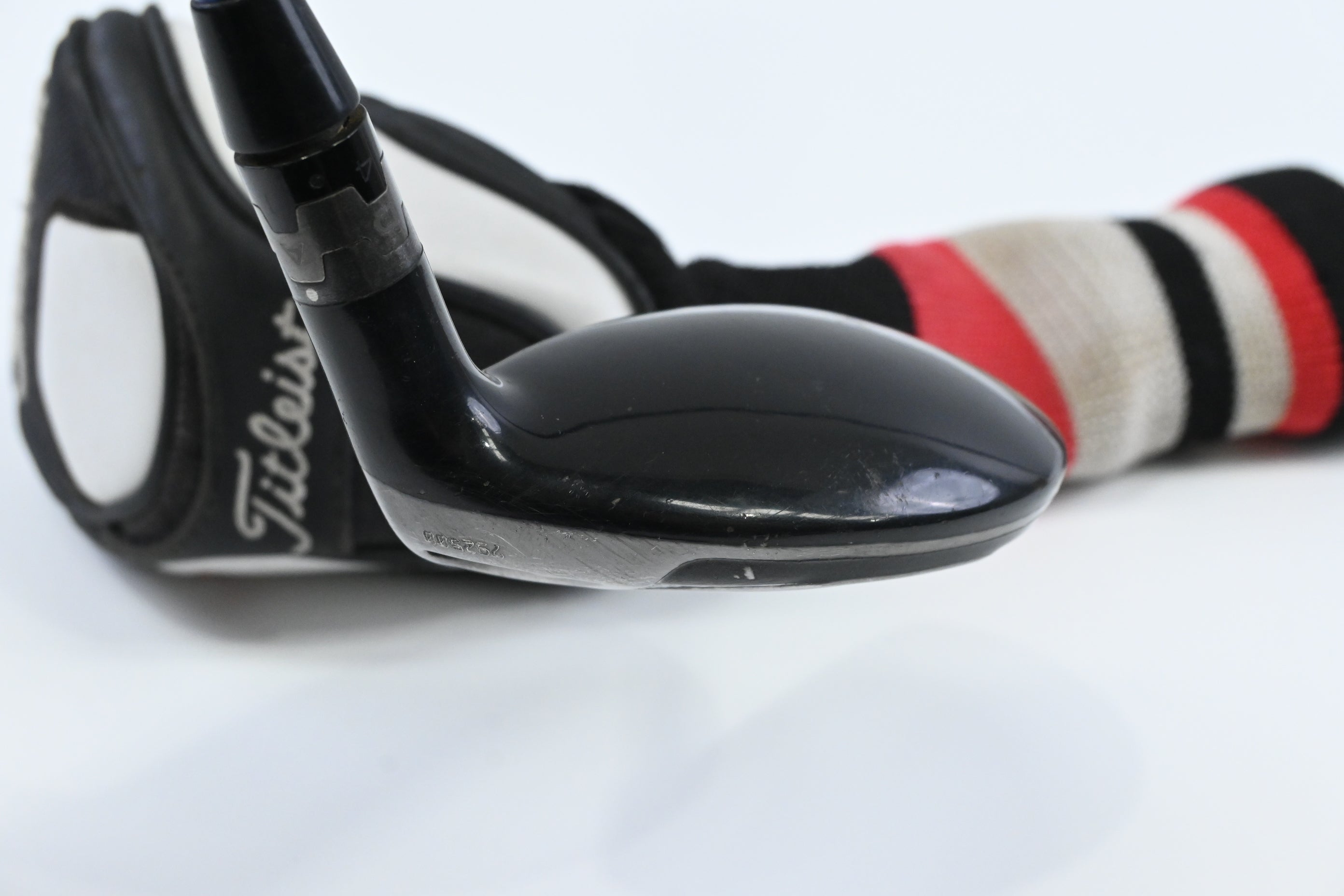 Titleist 910H #3 Hybrid / 19 Degree / Stiff Flex Project X - HD2 92 Shaft