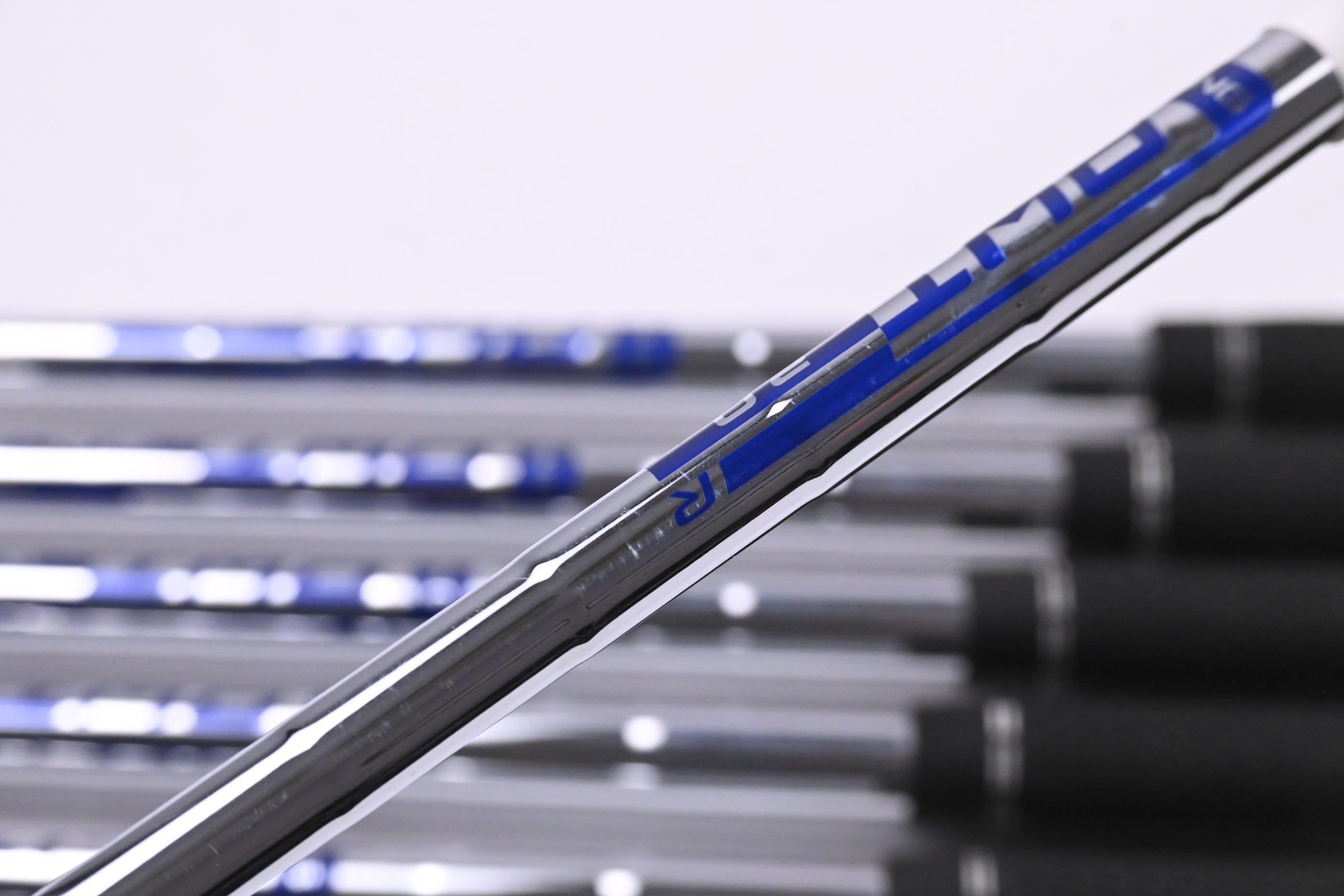 Ping i230 Irons / 6-PW+GW / Black Dot / Regular Flex Ping AWT 2.0 Shafts