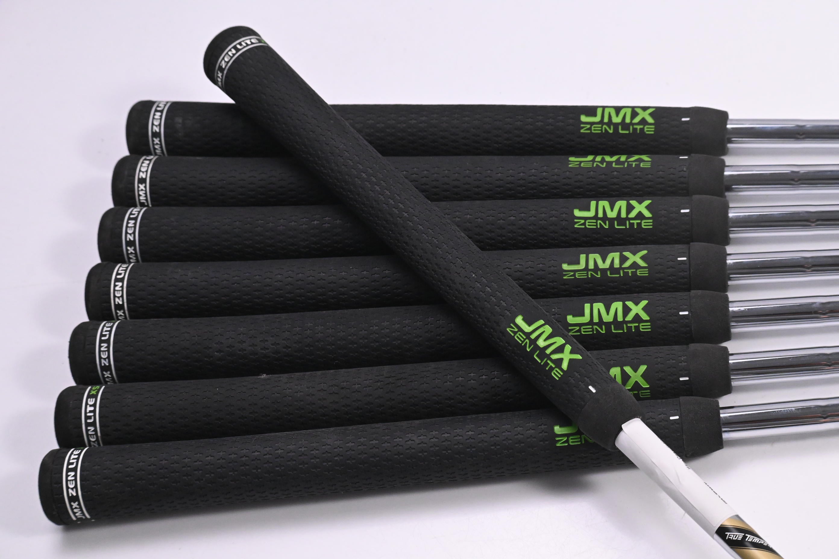 Dynamic Gold S400 Tour Issue Iron Shafts / Stiff Flex / Set Of 8 / .355" Tip